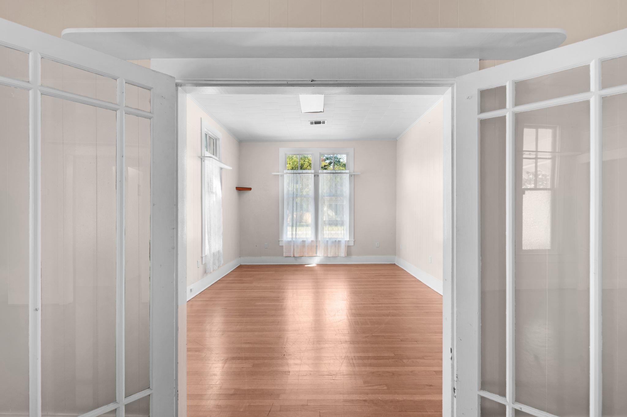 107 W 5th St, Lampasas, TX 76550