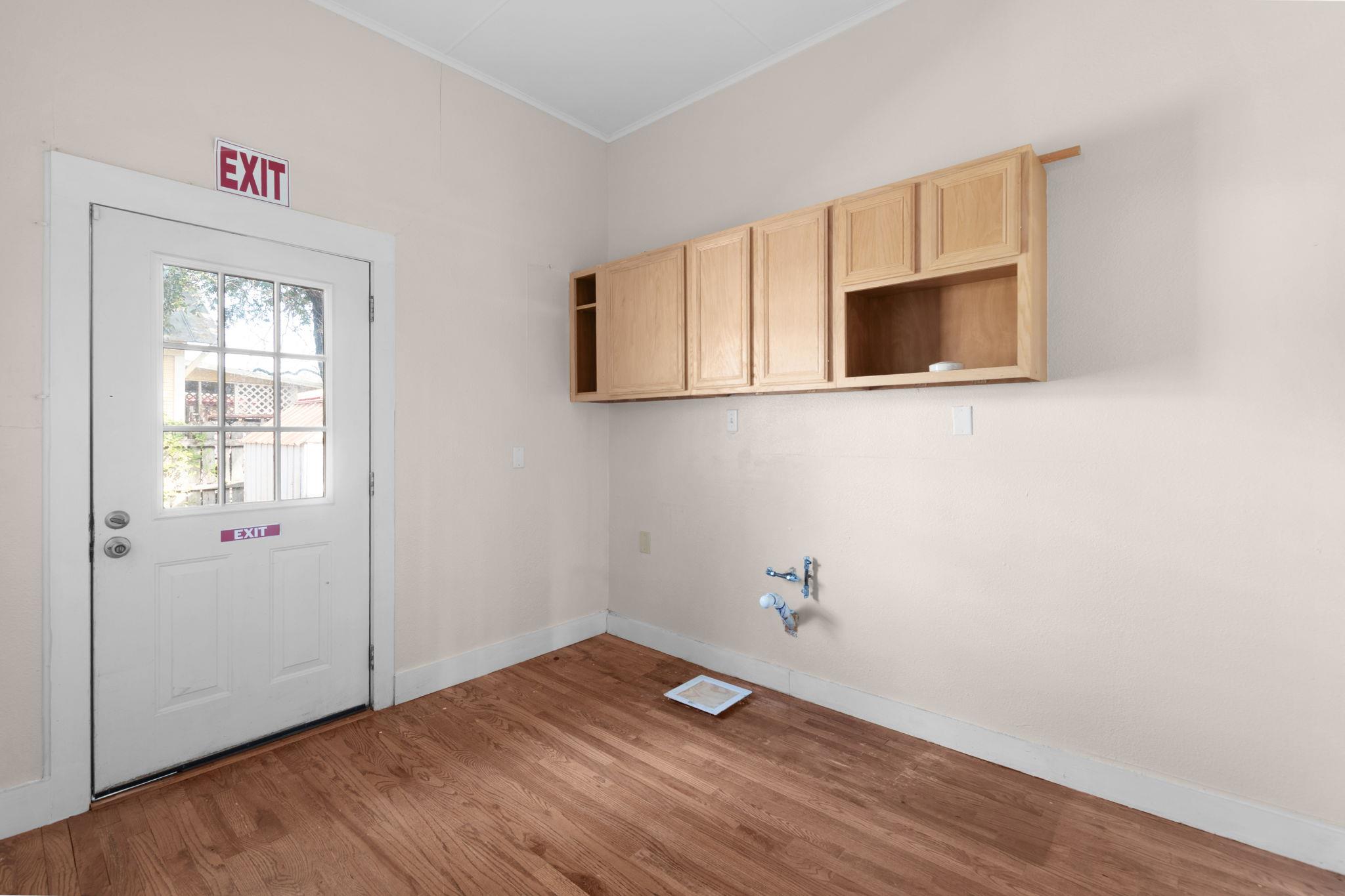 107 W 5th St, Lampasas, TX 76550