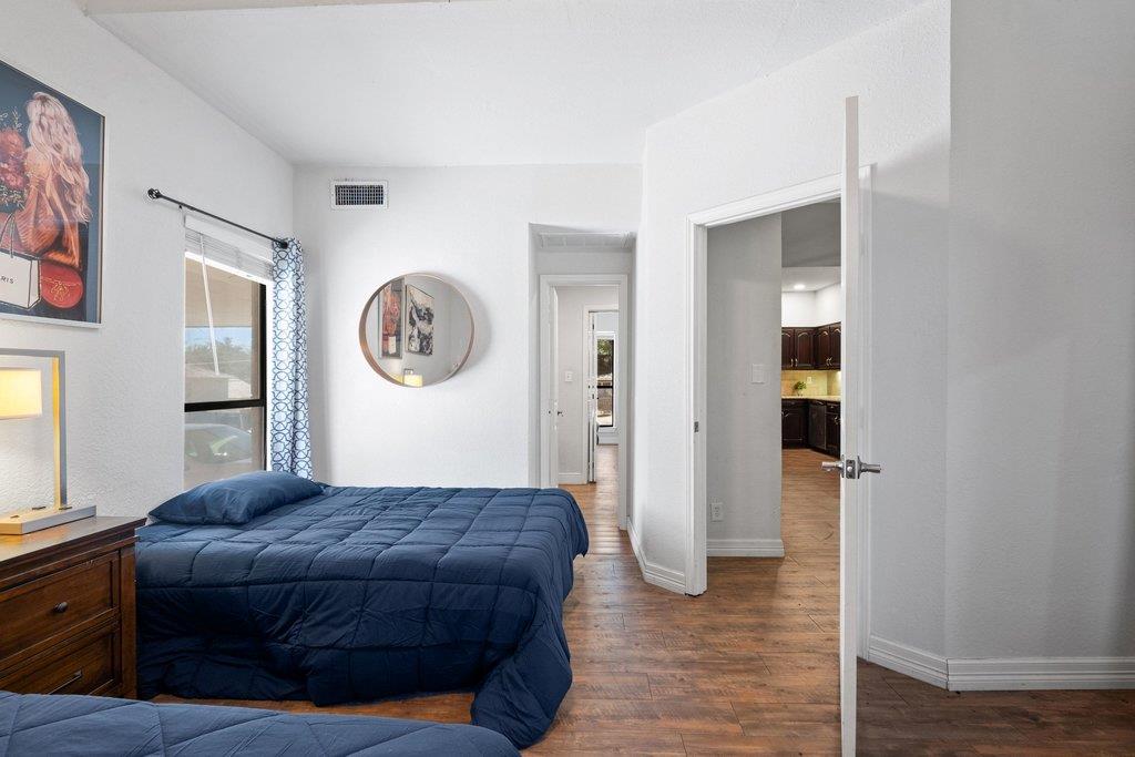 1910 Robbins Pl # 106, Austin, TX 78705