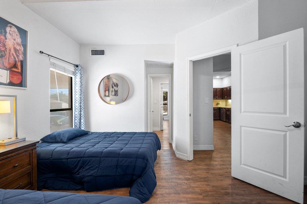 1910 Robbins Pl # 106, Austin, TX 78705