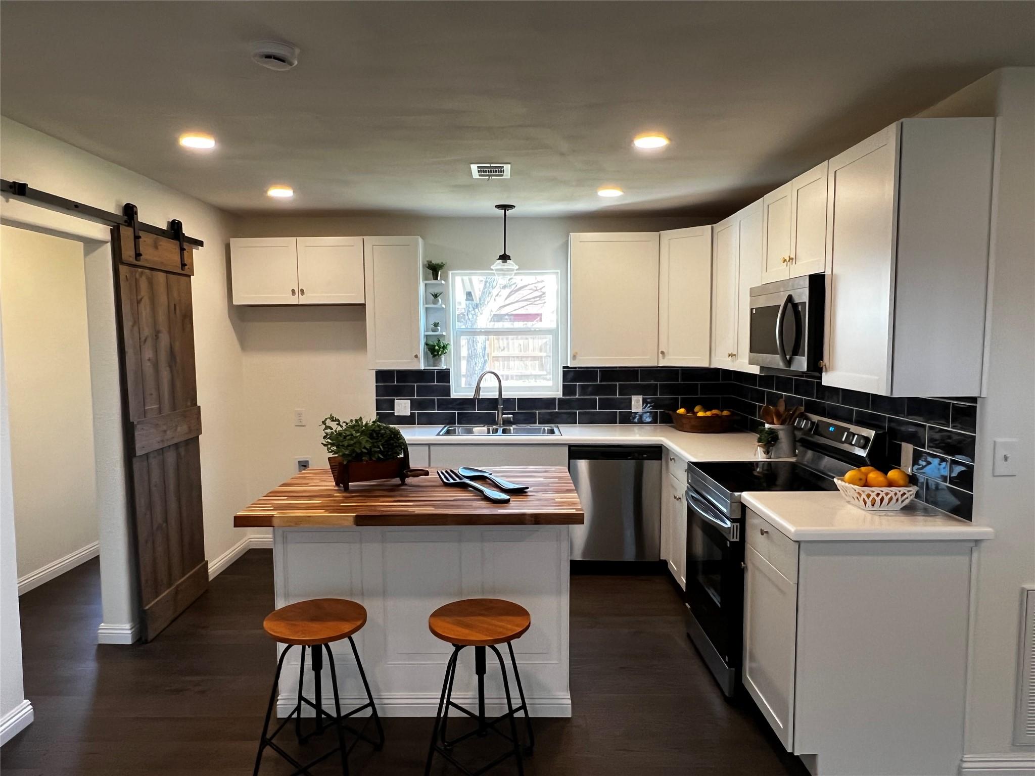 205 E Train St, Ellinger, TX 78938