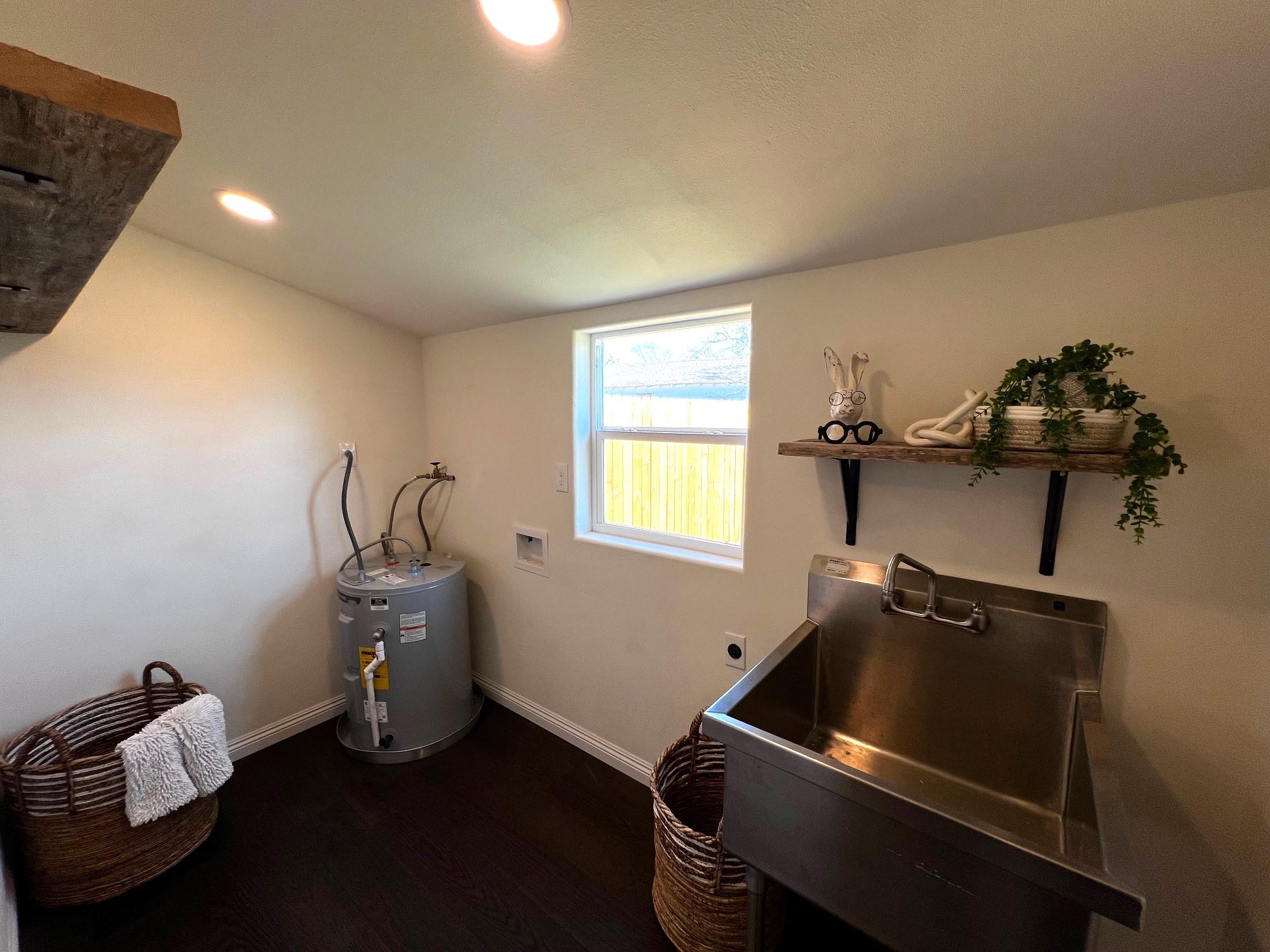 205 E Train St, Ellinger, TX 78938