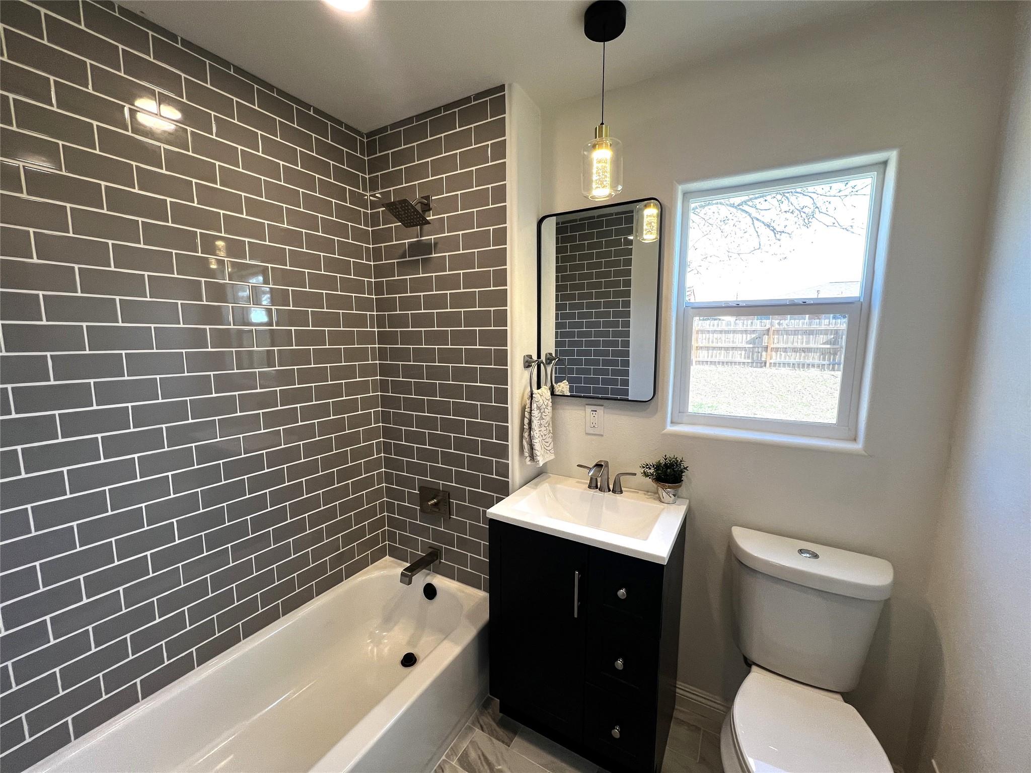 205 E Train St, Ellinger, TX 78938