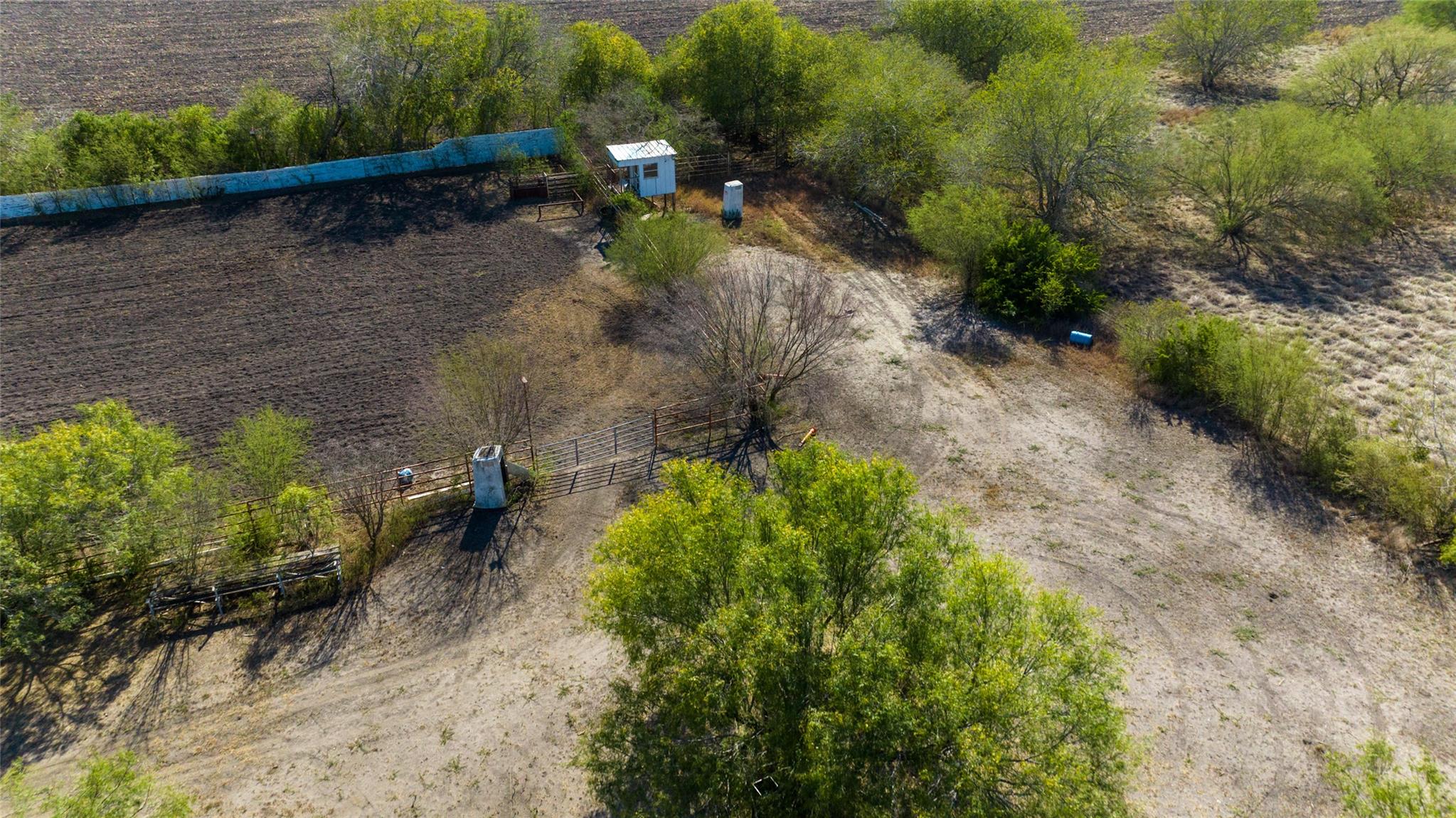 176 Co Rd 304 Rd, Orange Grove, TX 78372