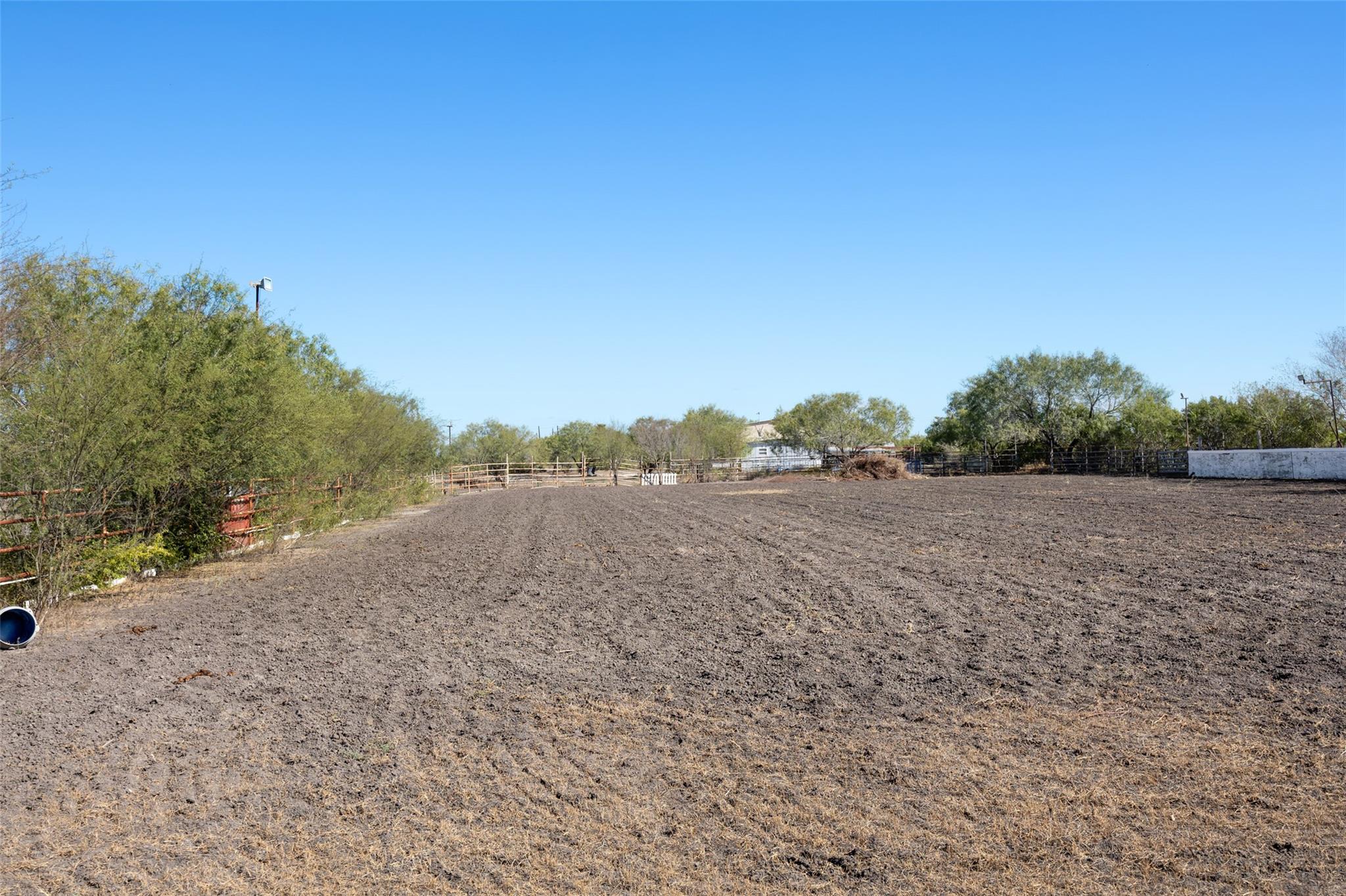 176 Co Rd 304 Rd, Orange Grove, TX 78372