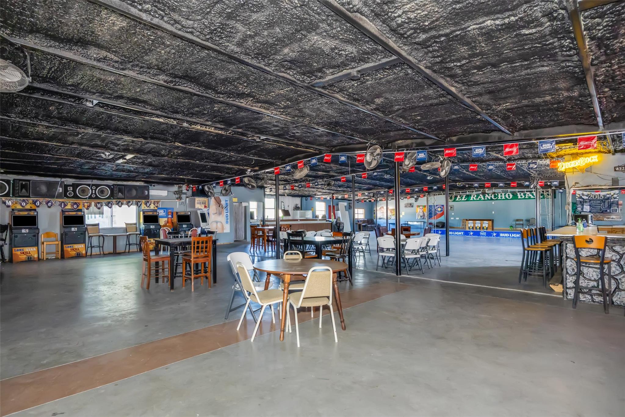 176 Co Rd 304 Rd, Orange Grove, TX 78372