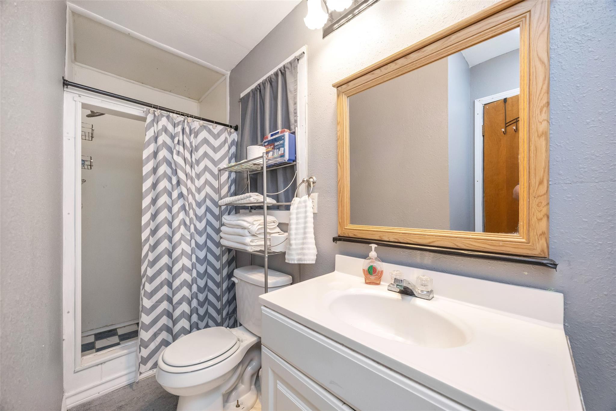 176 Co Rd 304 Rd, Orange Grove, TX 78372