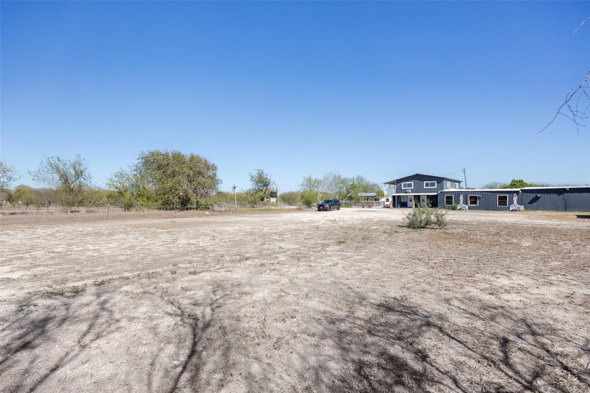 176 Co Rd 304 Rd, Orange Grove, TX 78372