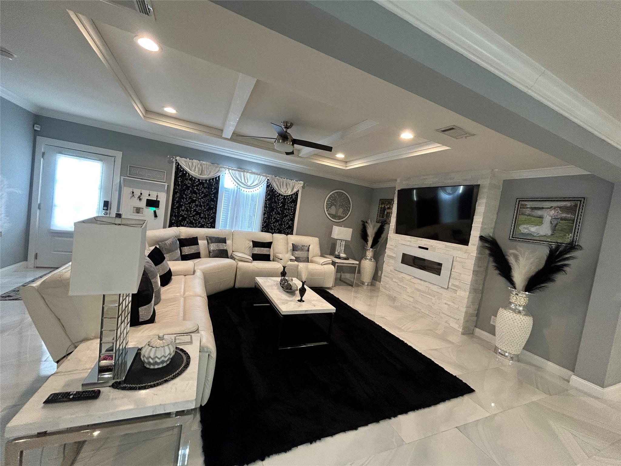 249 Hershal Ln, Cedar Creek, TX 78612