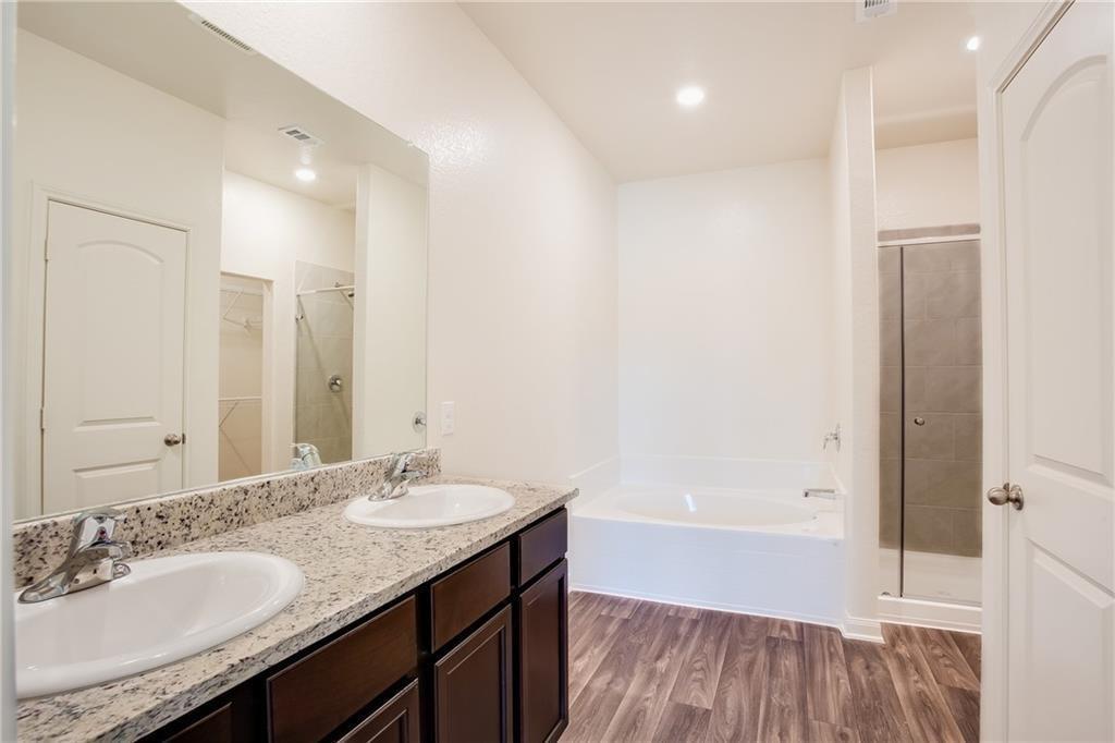 1004 Riverdale Cv, Jarrell, TX 76537