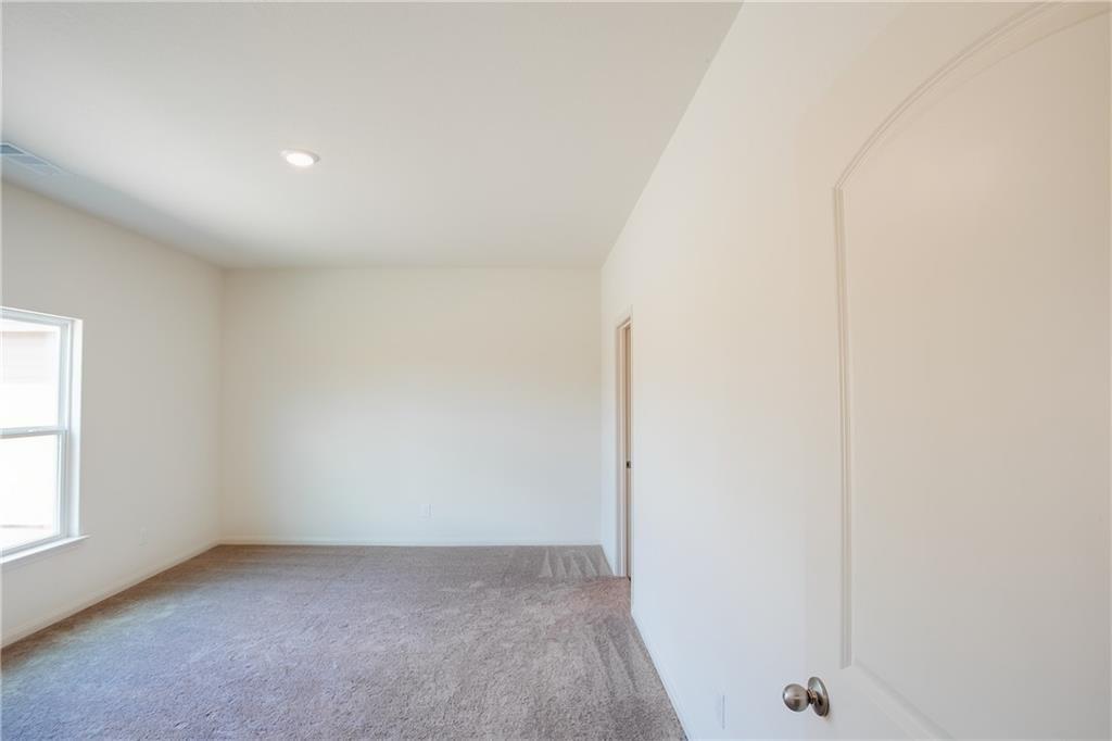 1004 Riverdale Cv, Jarrell, TX 76537