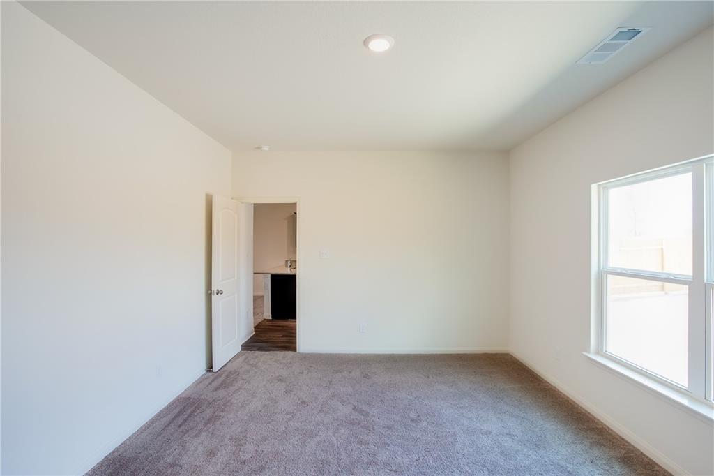 1004 Riverdale Cv, Jarrell, TX 76537