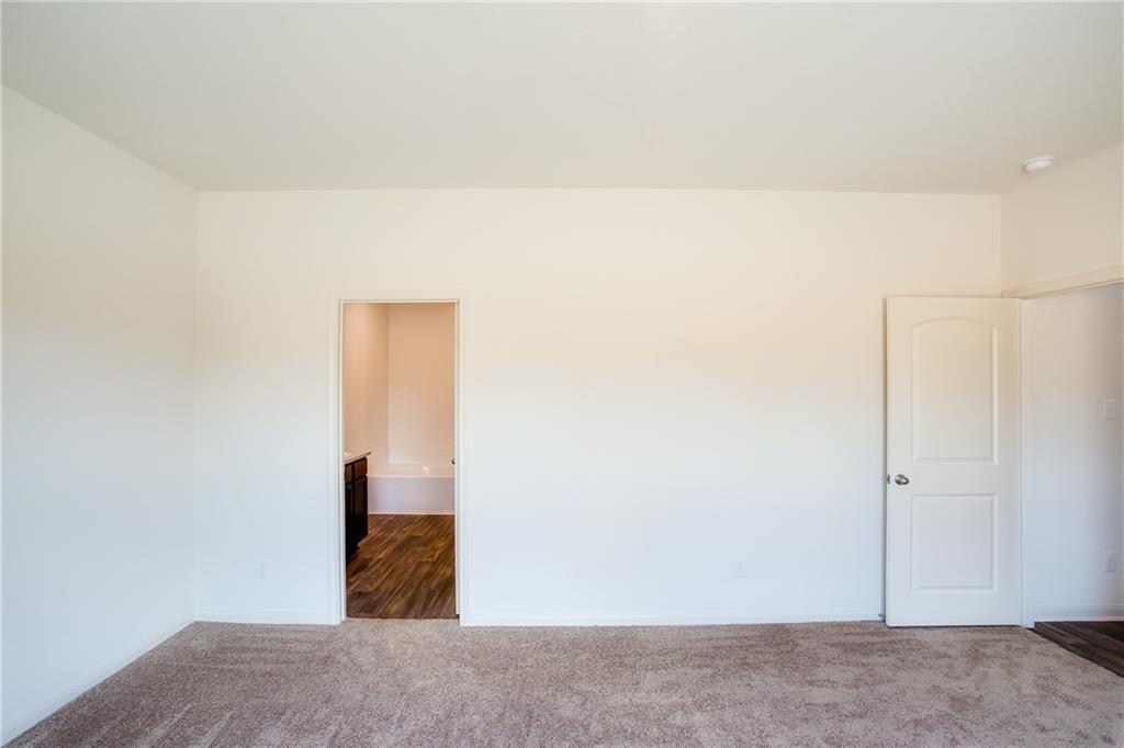 1004 Riverdale Cv, Jarrell, TX 76537