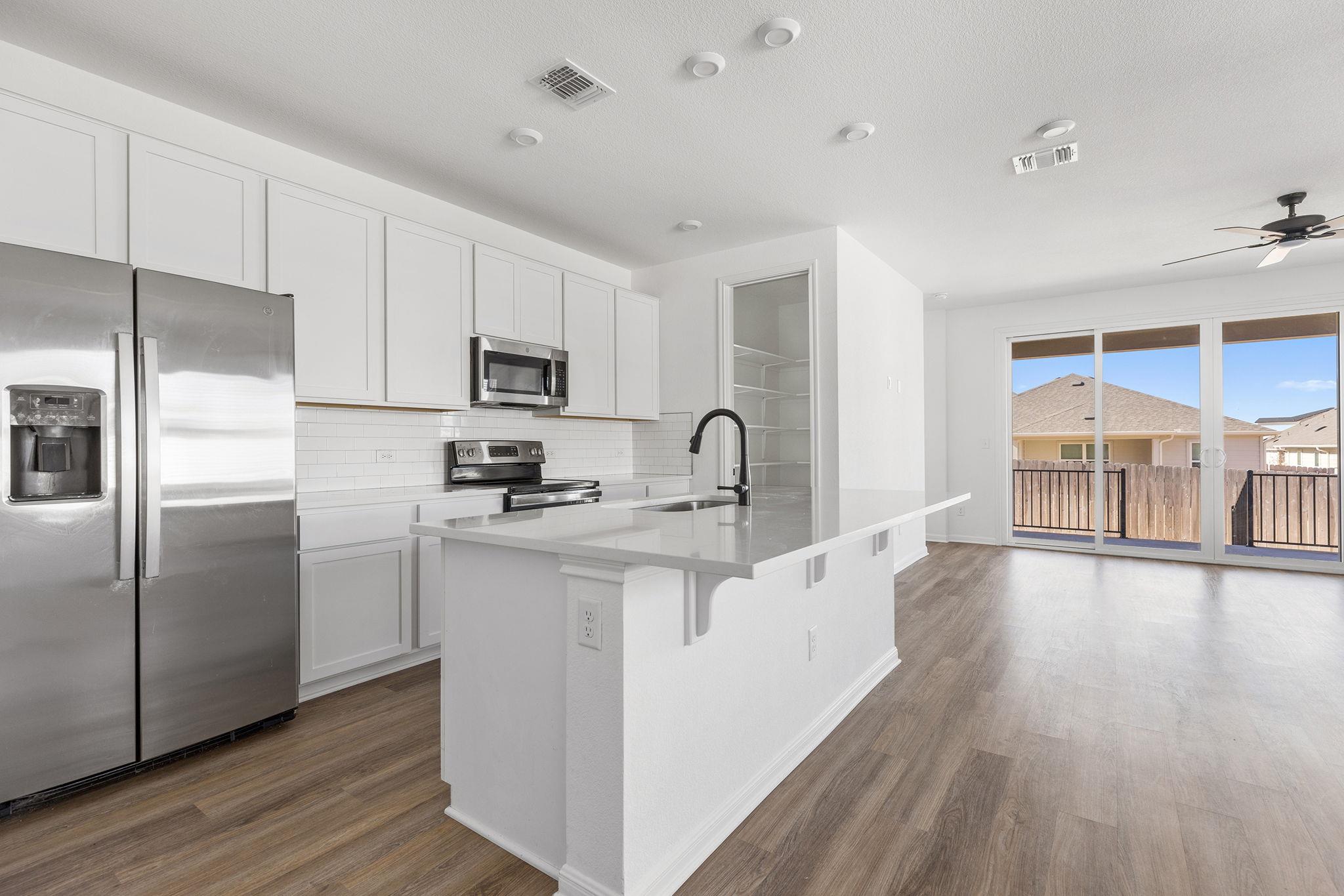 612 Seabiscuit Dr, Jarrell, TX 76537