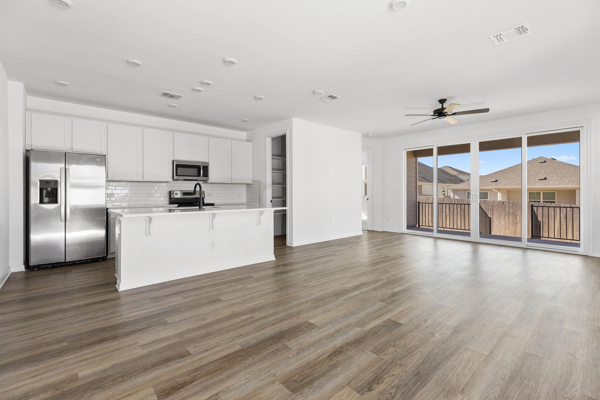 612 Seabiscuit Dr, Jarrell, TX 76537