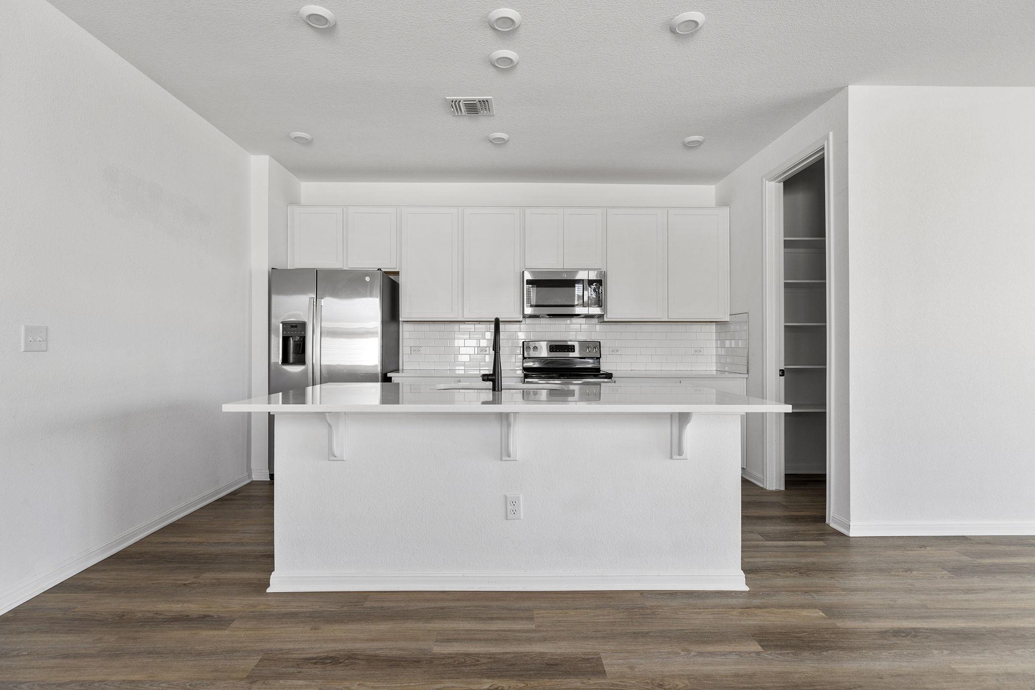 612 Seabiscuit Dr, Jarrell, TX 76537