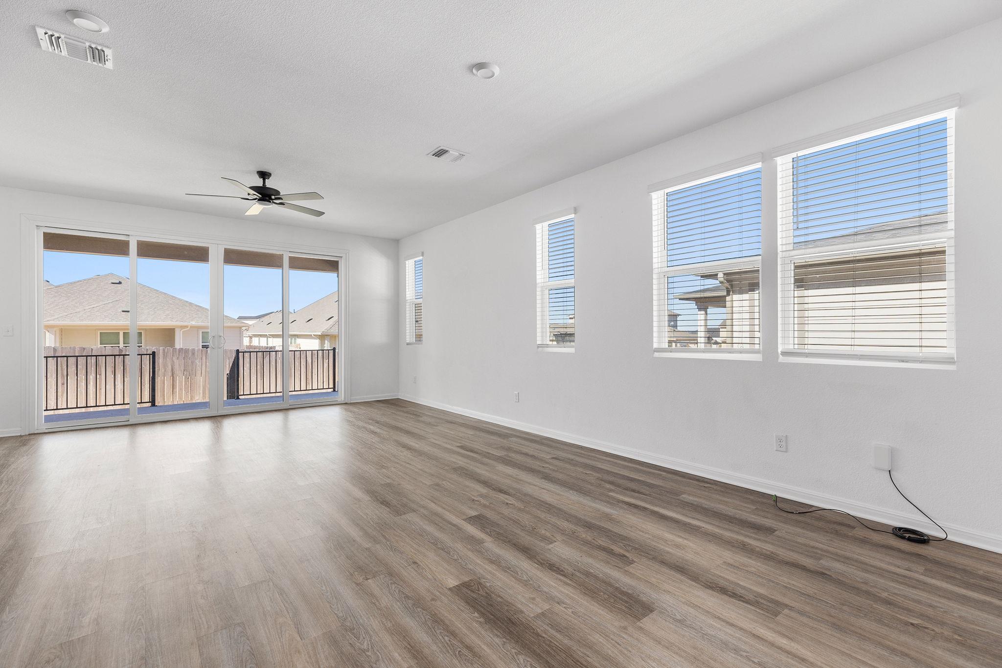 612 Seabiscuit Dr, Jarrell, TX 76537