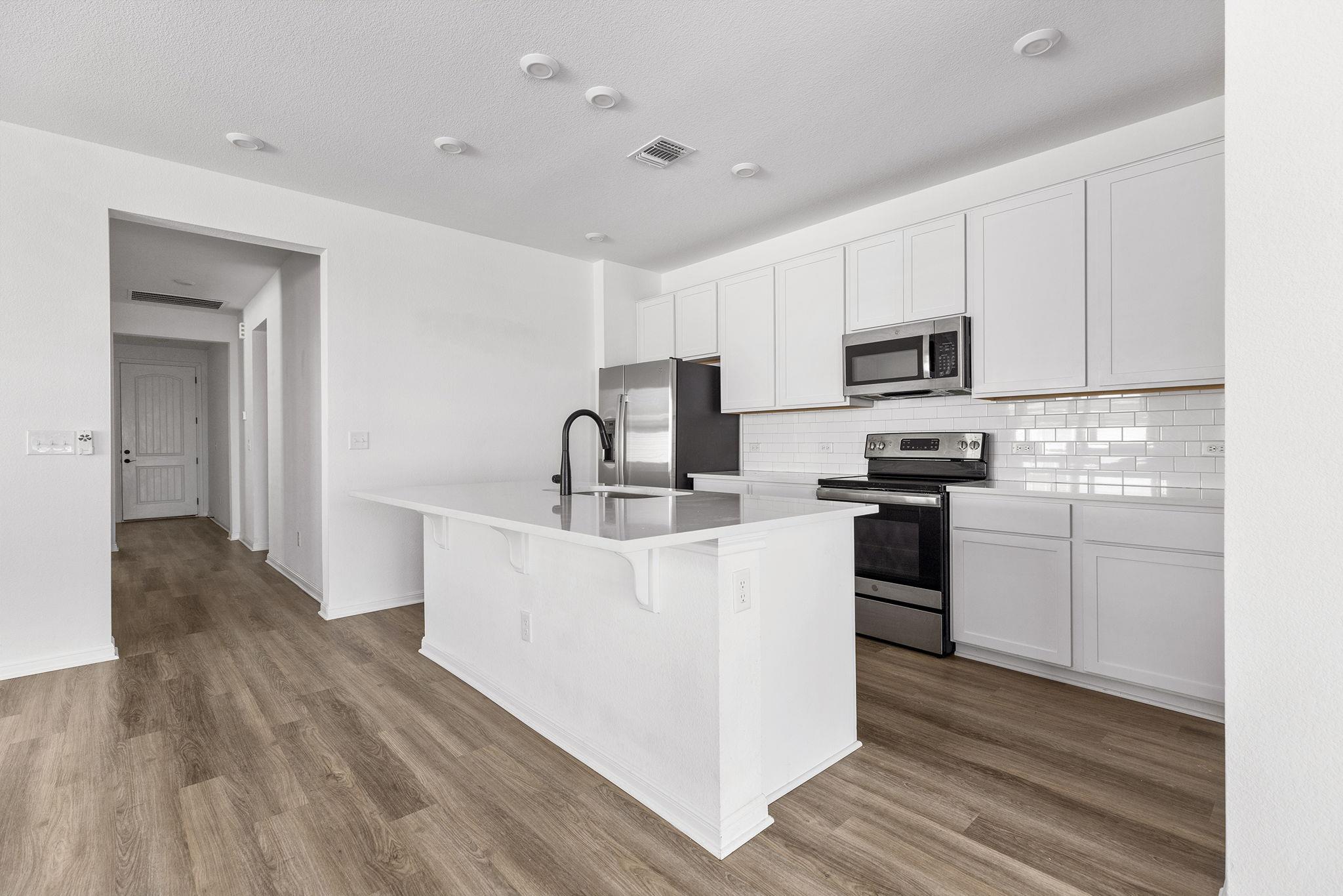 612 Seabiscuit Dr, Jarrell, TX 76537