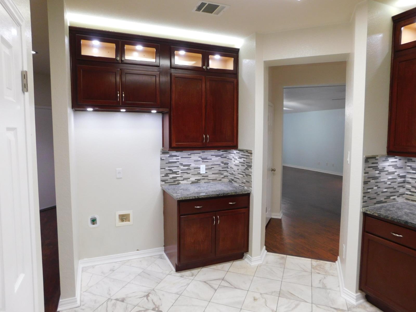 1301 Leah Ln, Round Rock, TX 78665