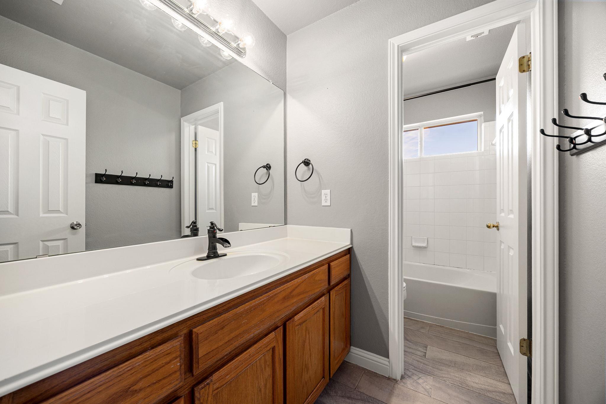 707 Thrush Dr, Leander, TX 78641