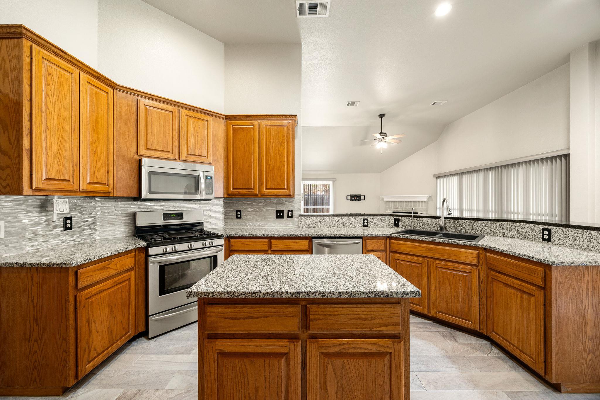 707 Thrush Dr, Leander, TX 78641