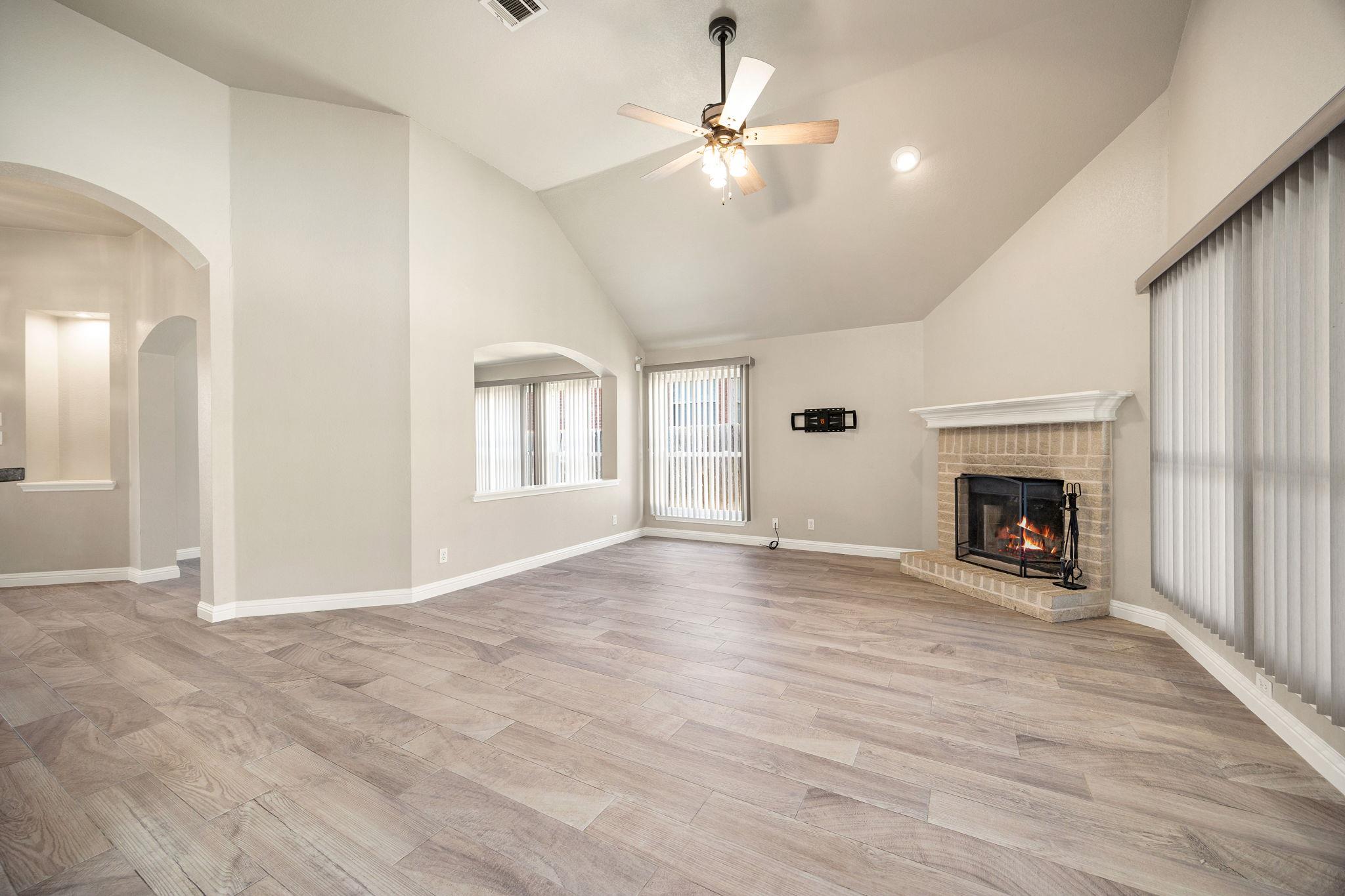 707 Thrush Dr, Leander, TX 78641