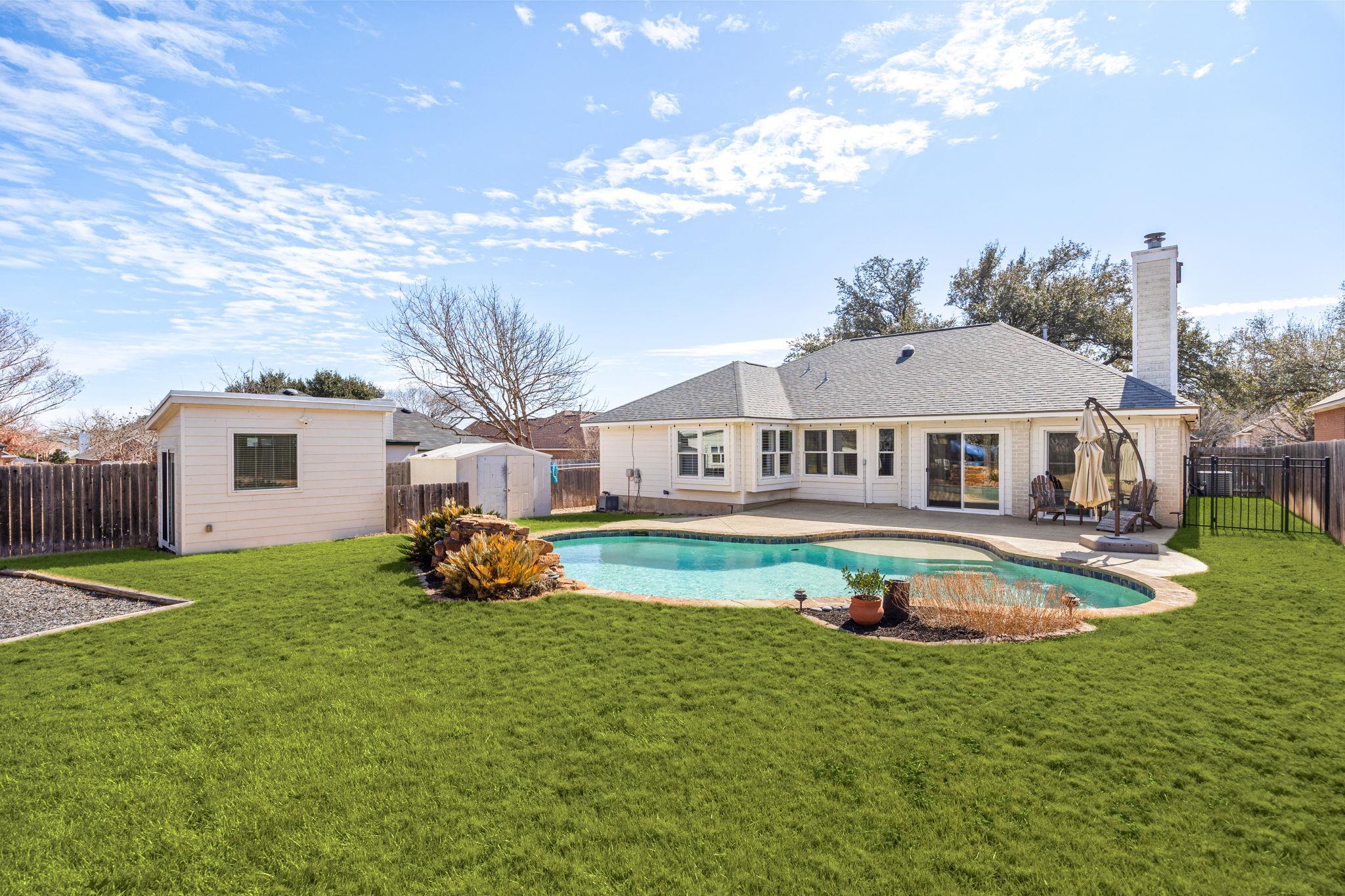 707 Thrush Dr, Leander, TX 78641