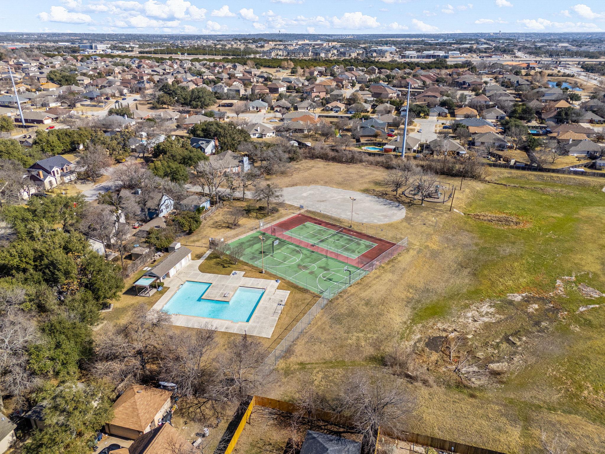 707 Thrush Dr, Leander, TX 78641