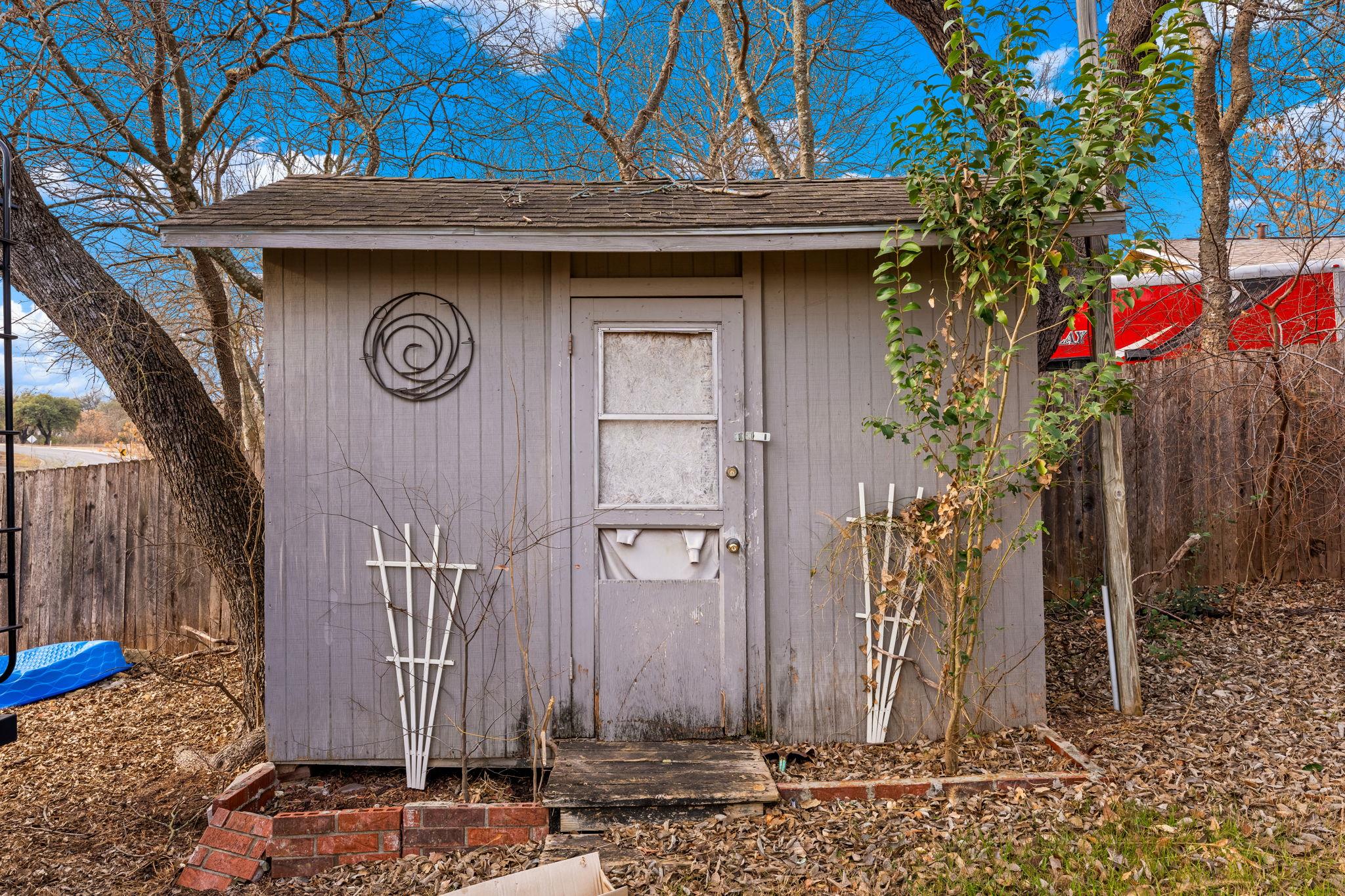 603 N Lewis Ave, Kerrville, TX 78028