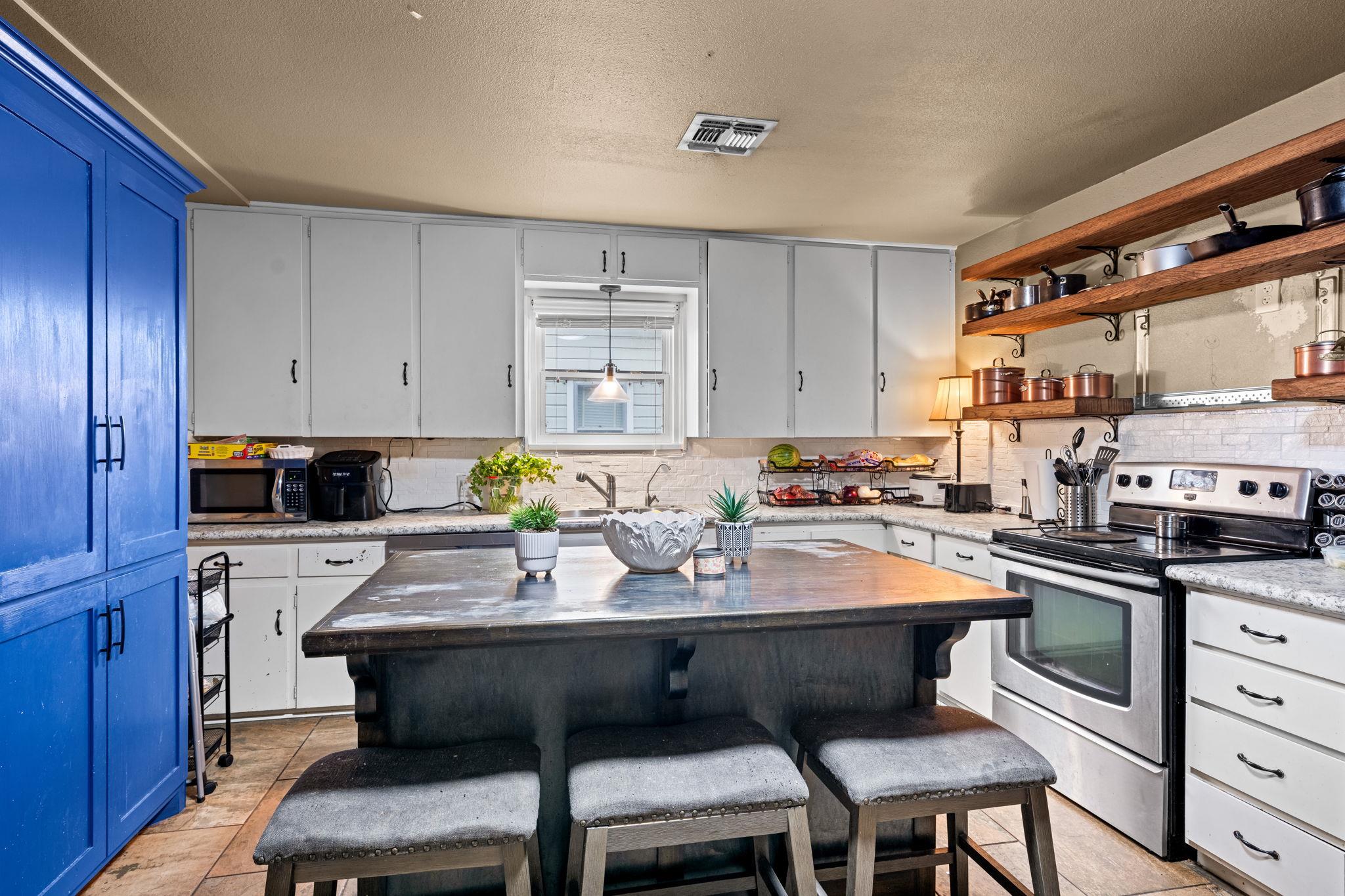 603 N Lewis Ave, Kerrville, TX 78028