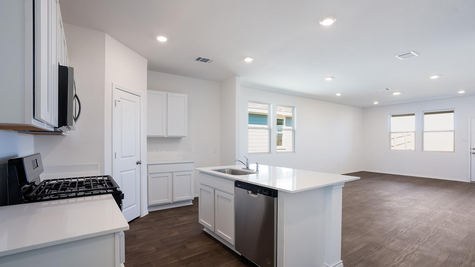 127 ORANGE FLAME Blvd, Uhland, TX 78640