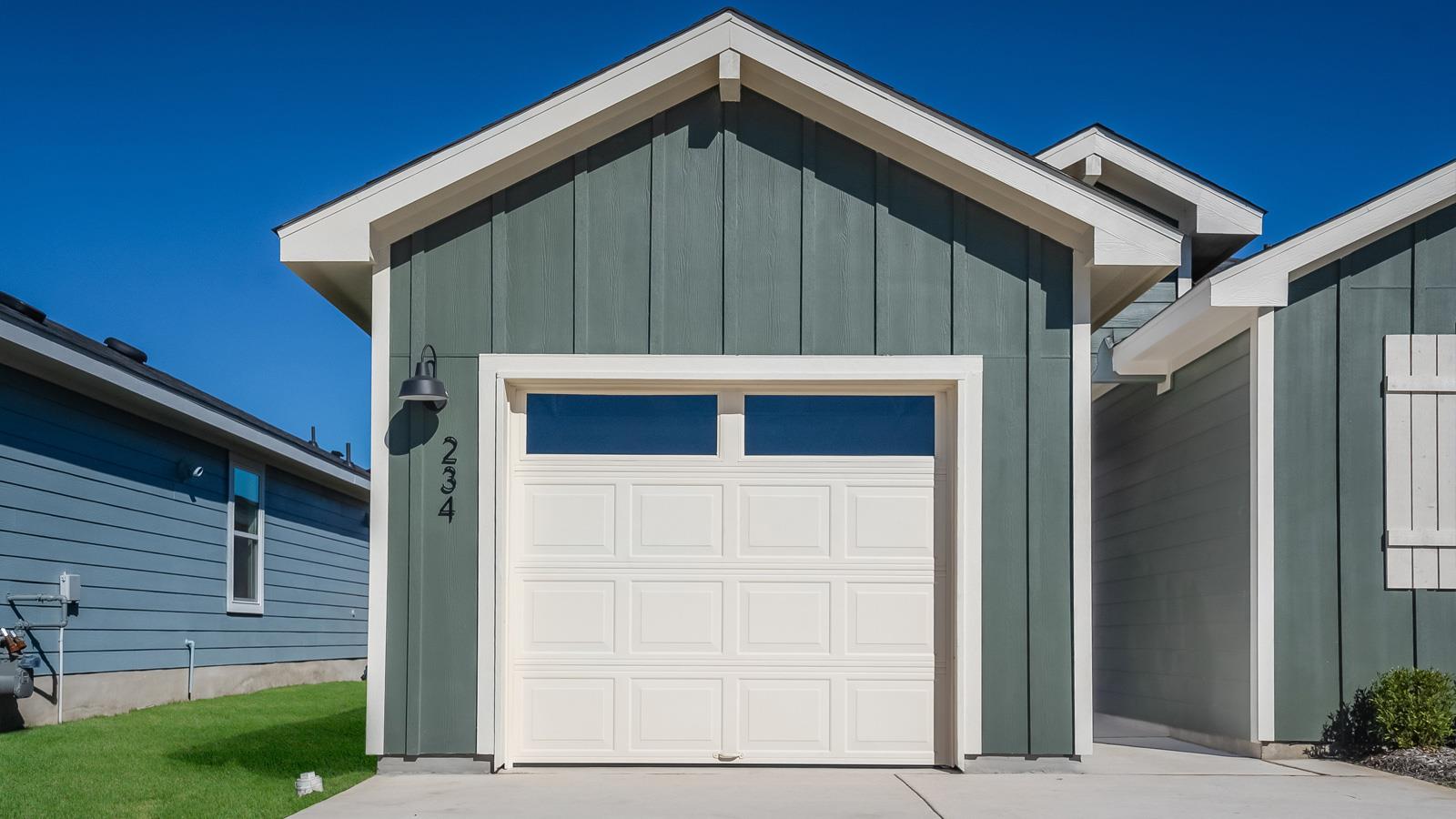 127 ORANGE FLAME Blvd, Uhland, TX 78640