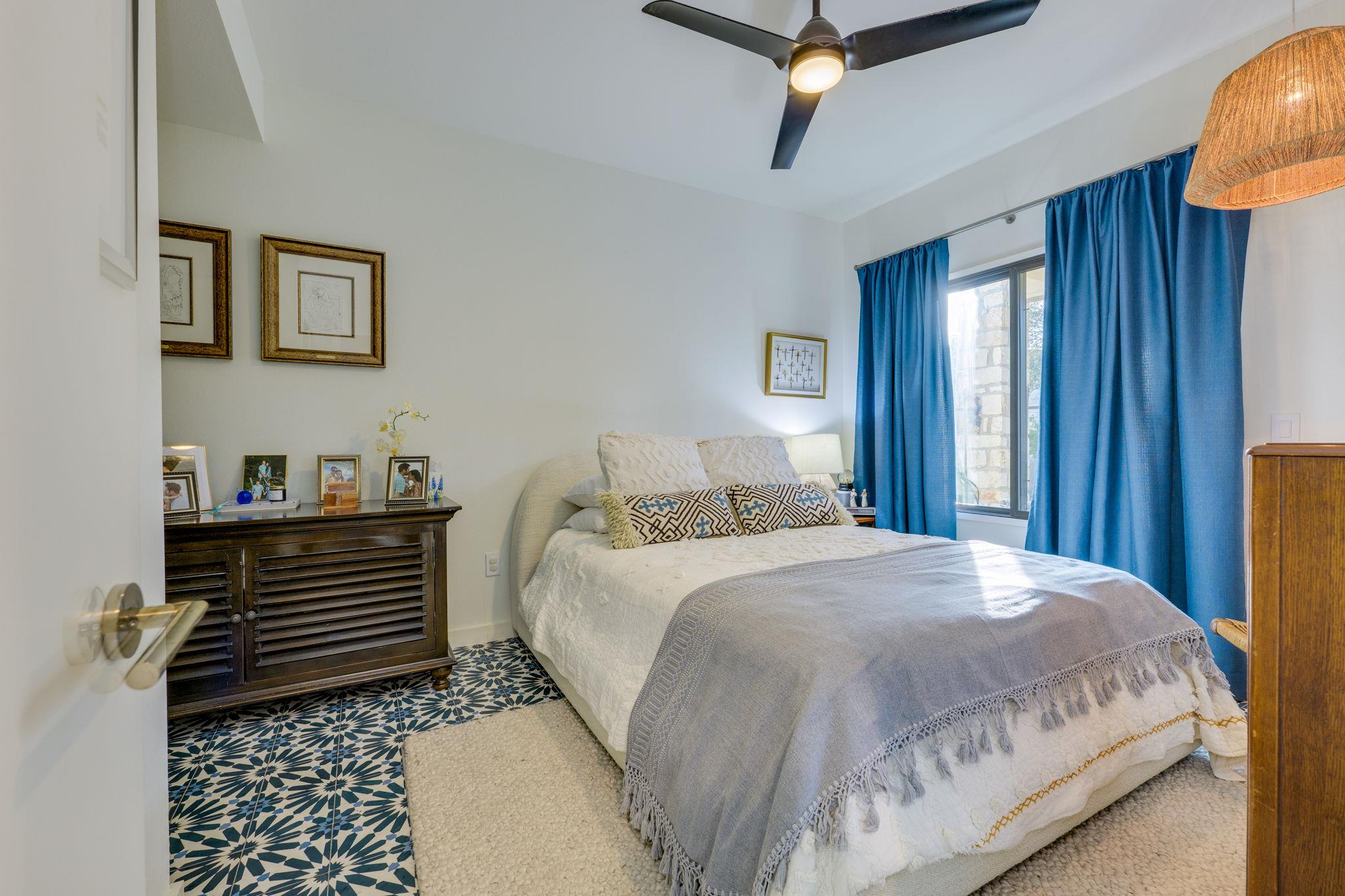 6820 N Cypress Pt # 33, Austin, TX 78746