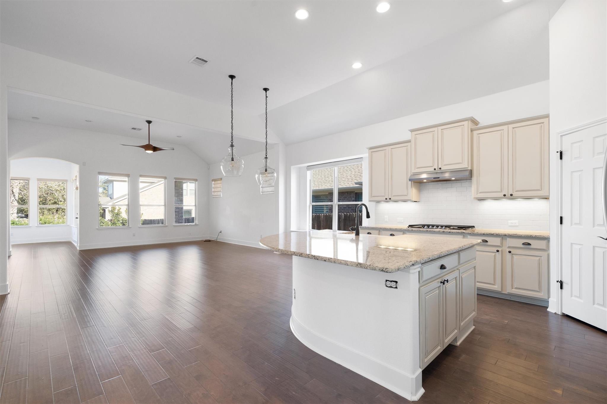 1413 Amarone Dr, Leander, TX 78641