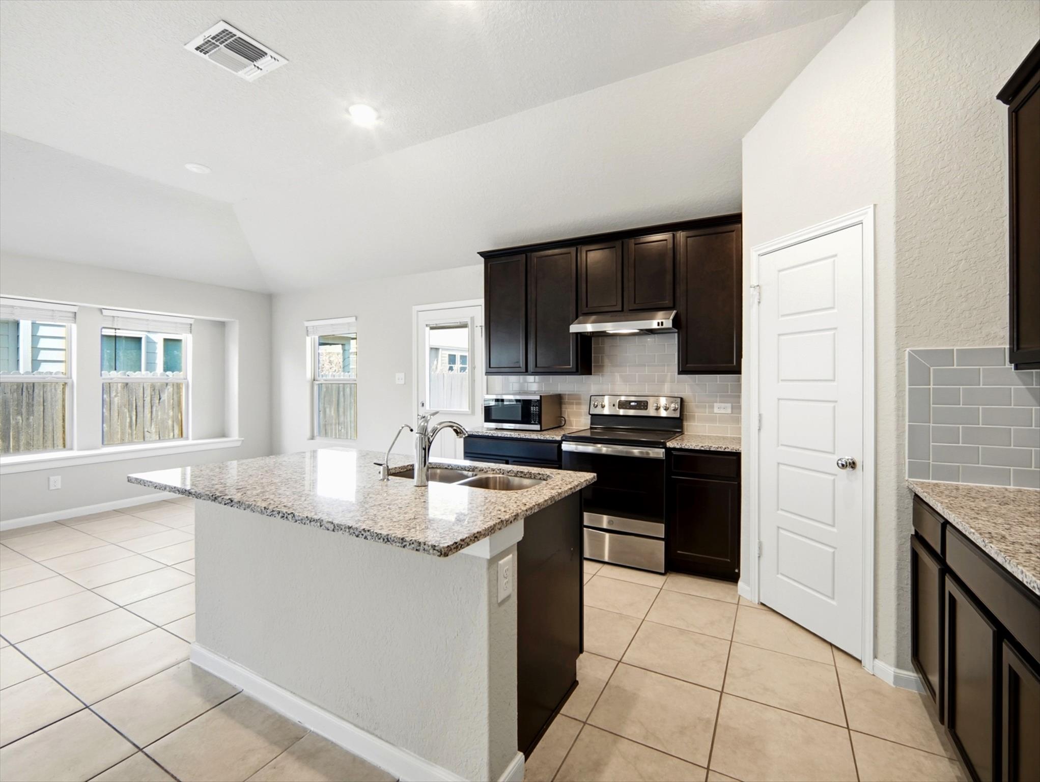 1132 Amber Lake, Seguin, TX 78155