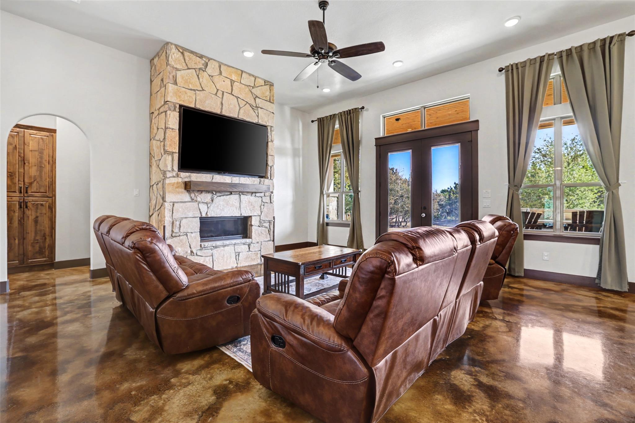 329 Esperanza Petal Pass, Liberty Hill, TX 78642