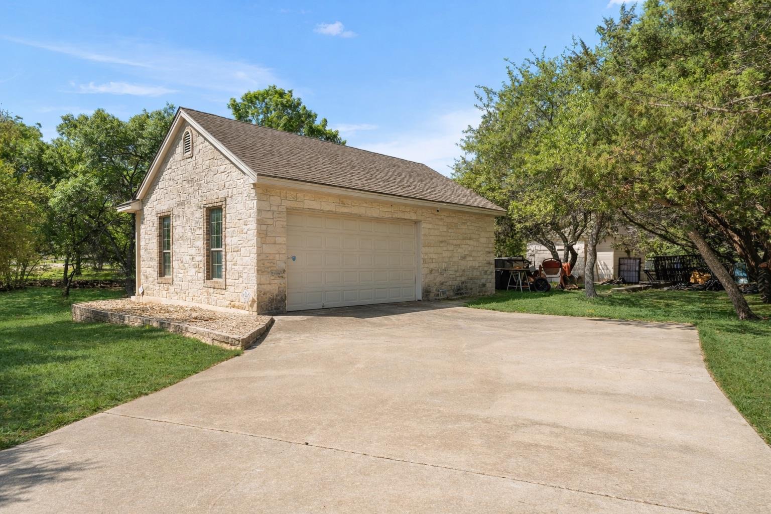 205 W Majestic Oak Ln, Georgetown, TX 78633