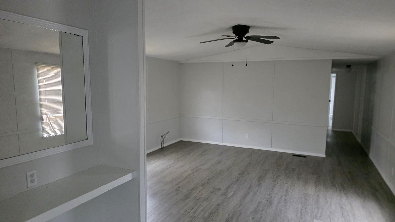 1113 Colorado St # 10, Smithville, TX 78957