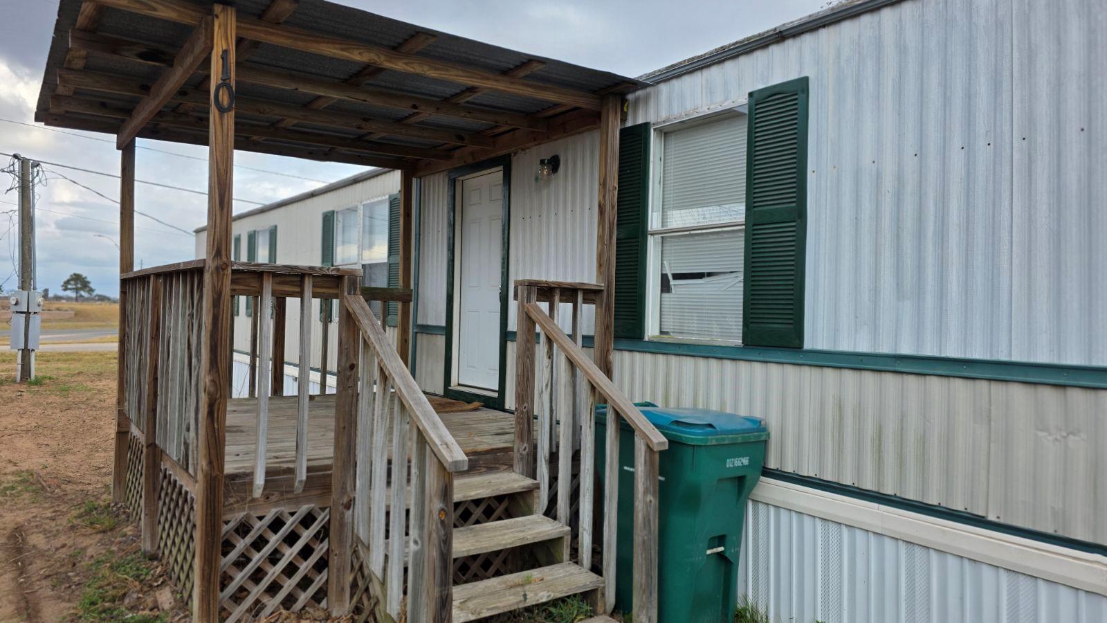 1113 Colorado St # 10, Smithville, TX 78957