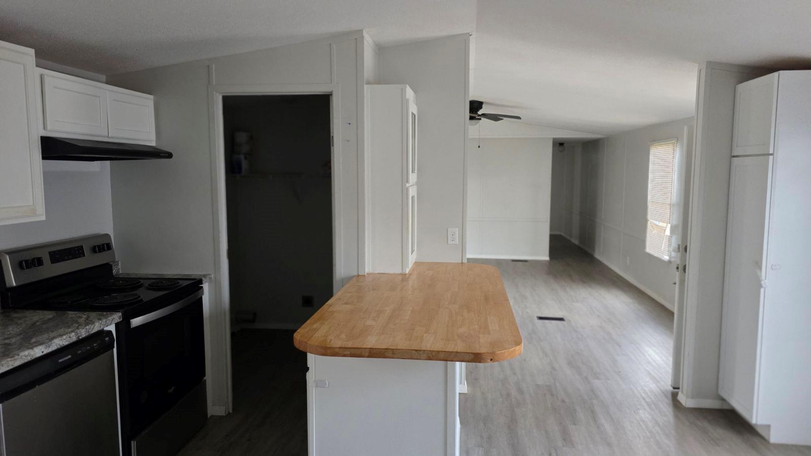 1113 Colorado St # 10, Smithville, TX 78957