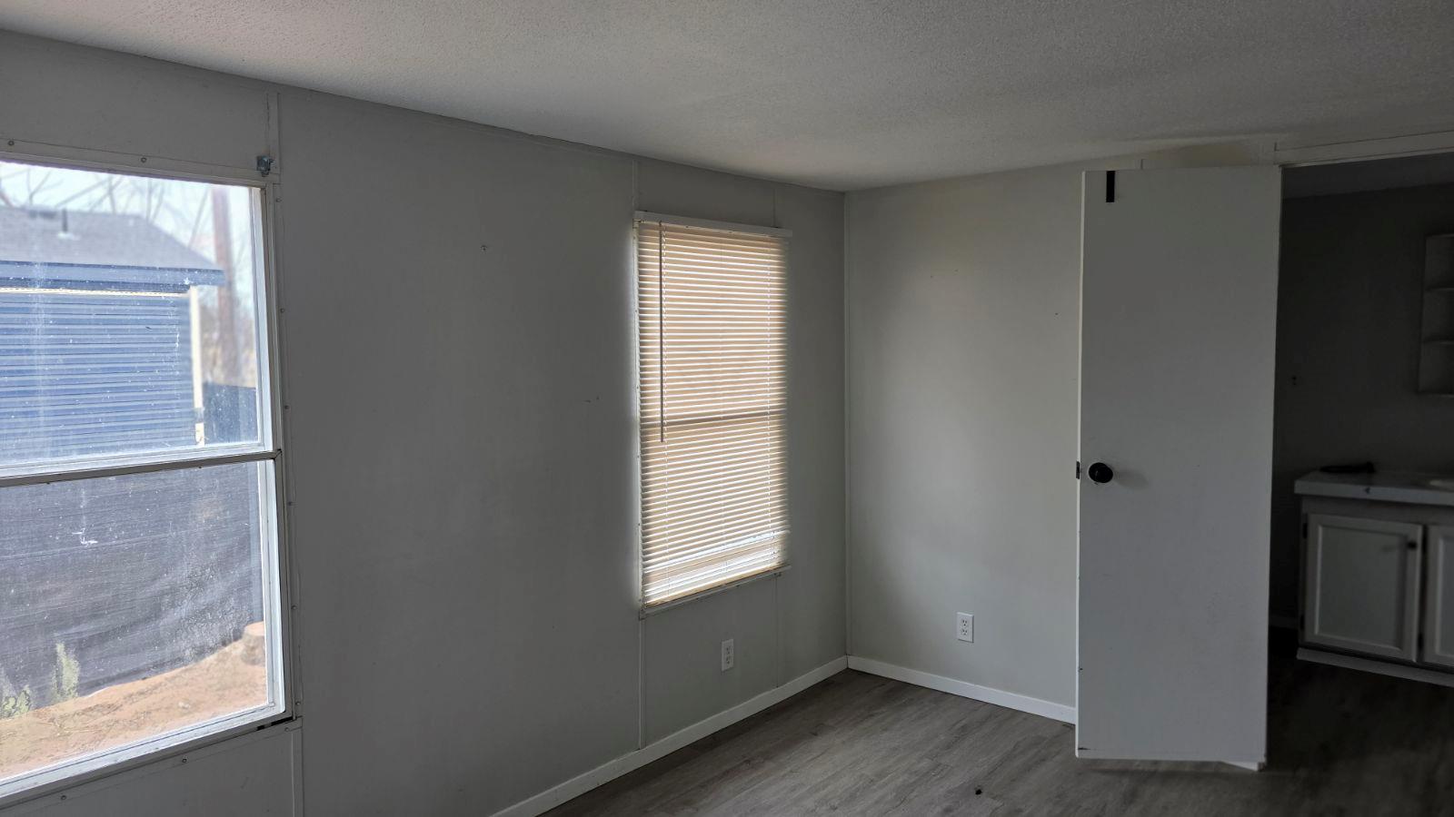 1113 Colorado St # 10, Smithville, TX 78957