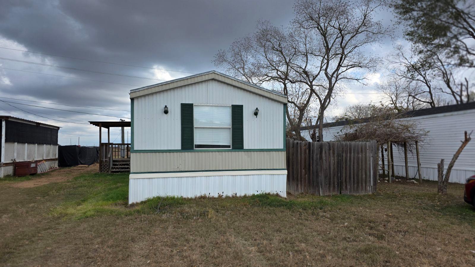 1113 Colorado St # 10, Smithville, TX 78957