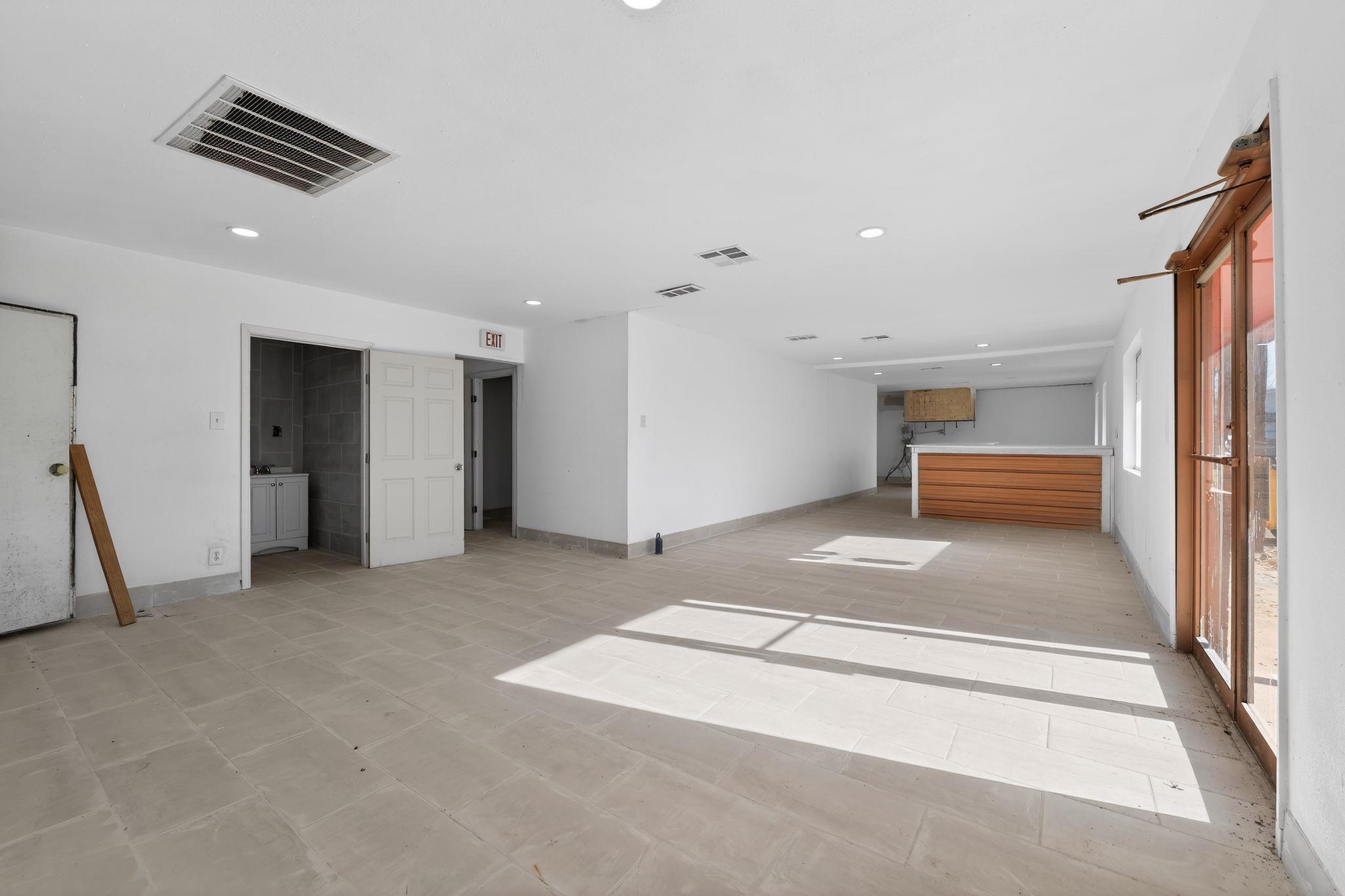 708 W 8th St, Hearne, TX 77859