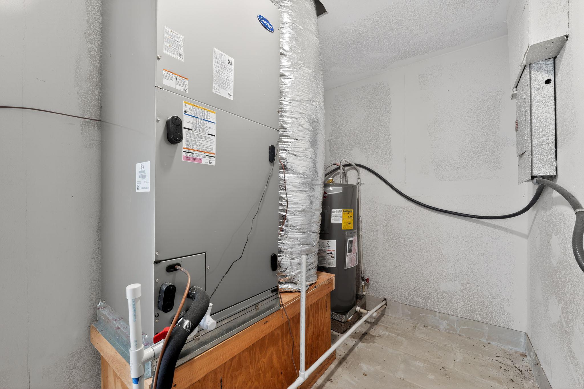 708 W 8th St, Hearne, TX 77859