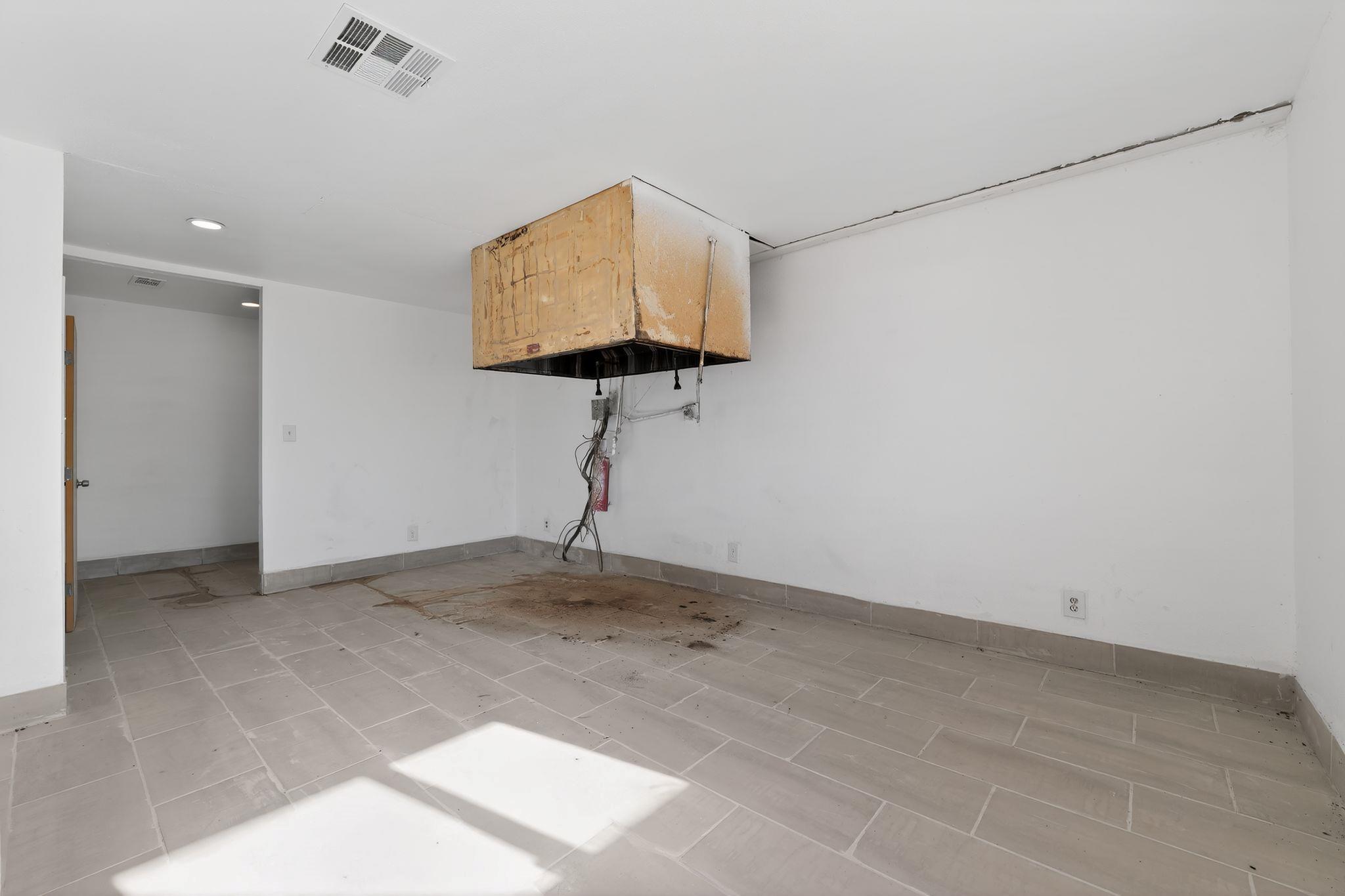 708 W 8th St, Hearne, TX 77859