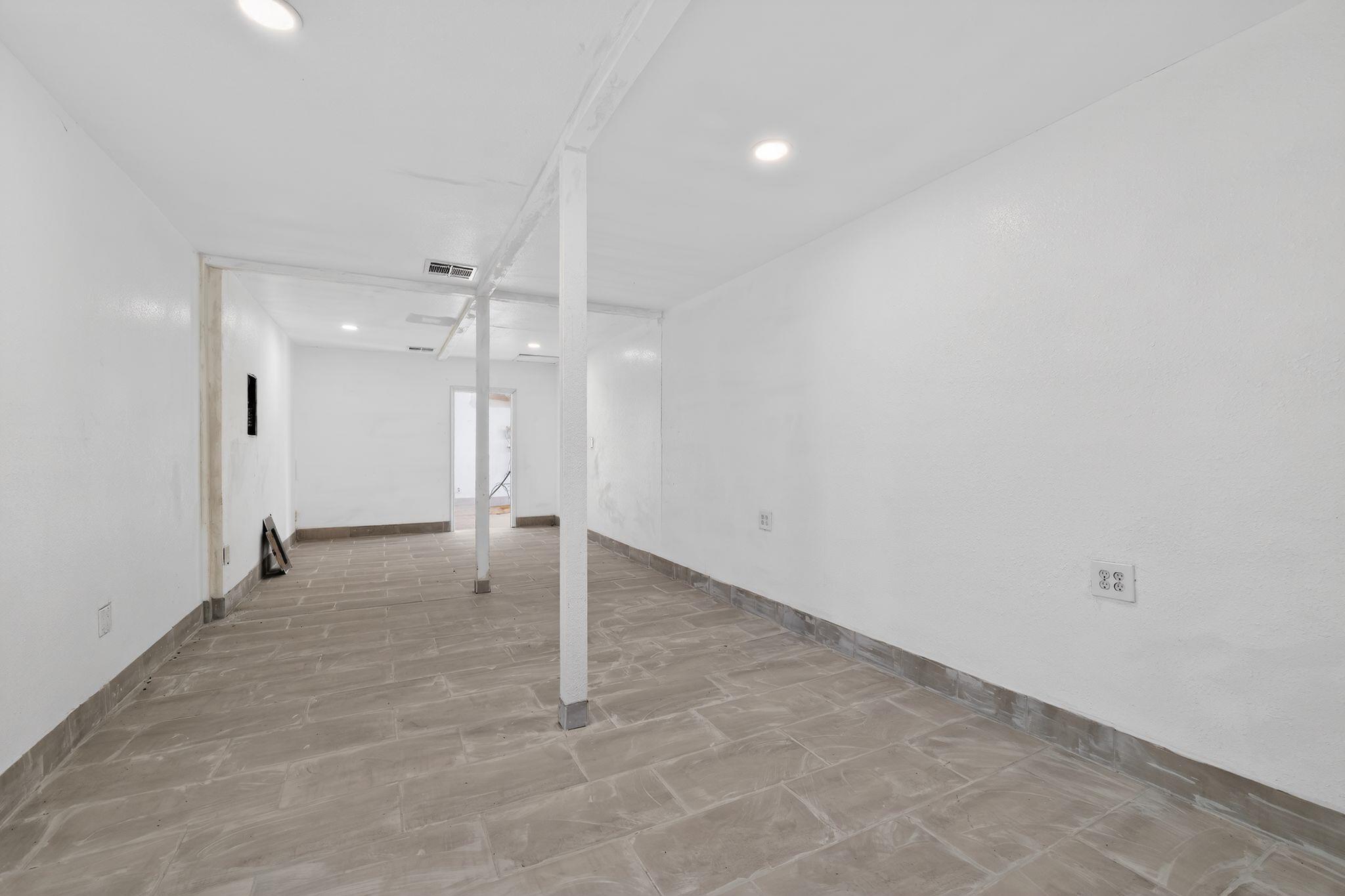 708 W 8th St, Hearne, TX 77859