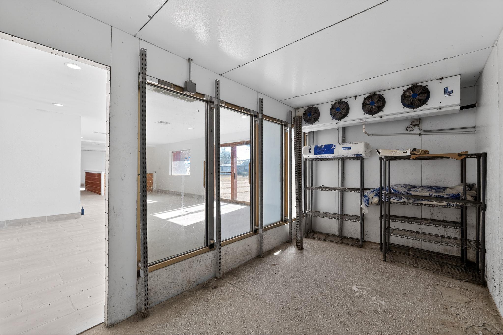 708 W 8th St, Hearne, TX 77859