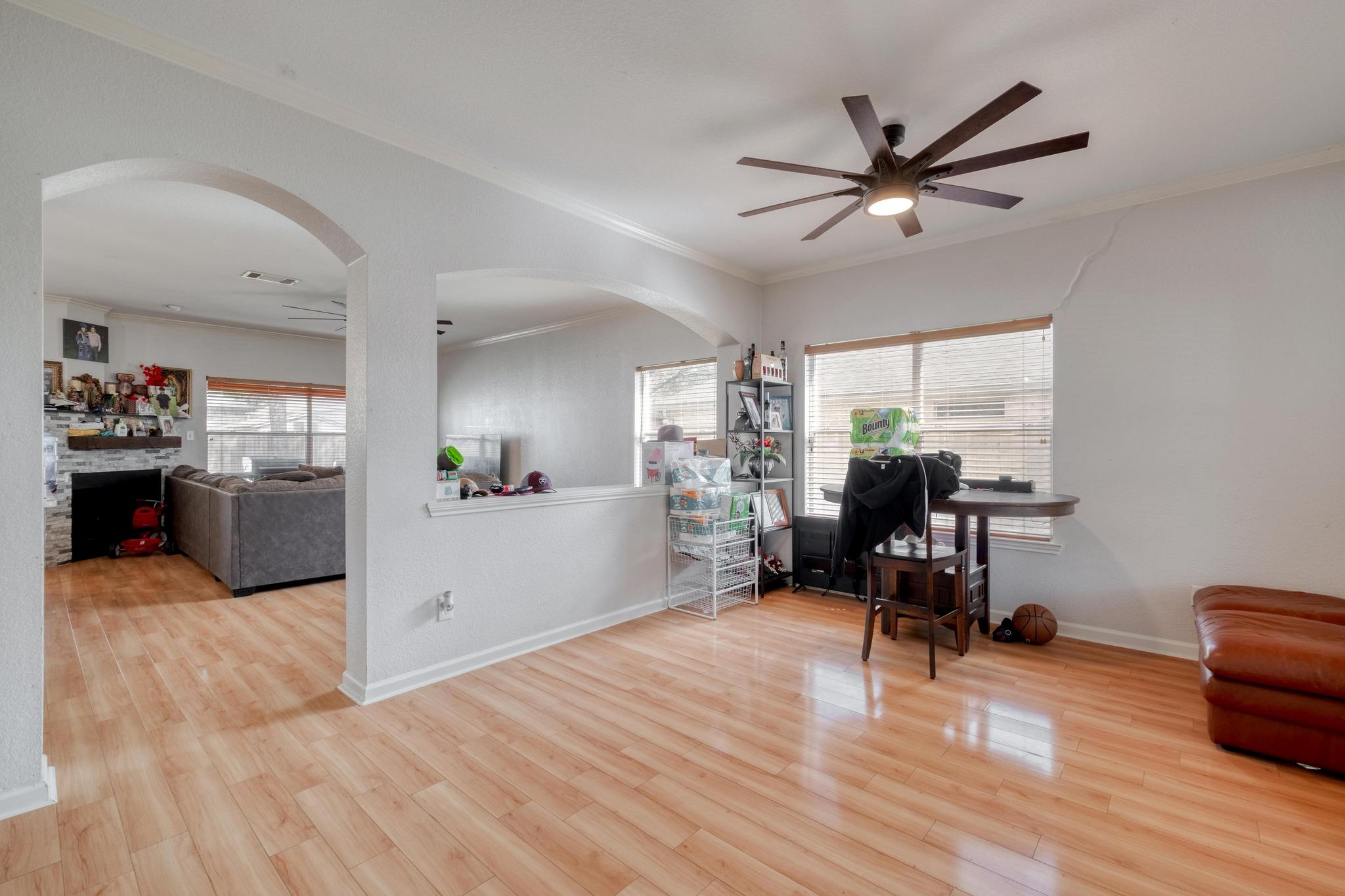 402 Split Oak Dr, Pflugerville, TX 78660