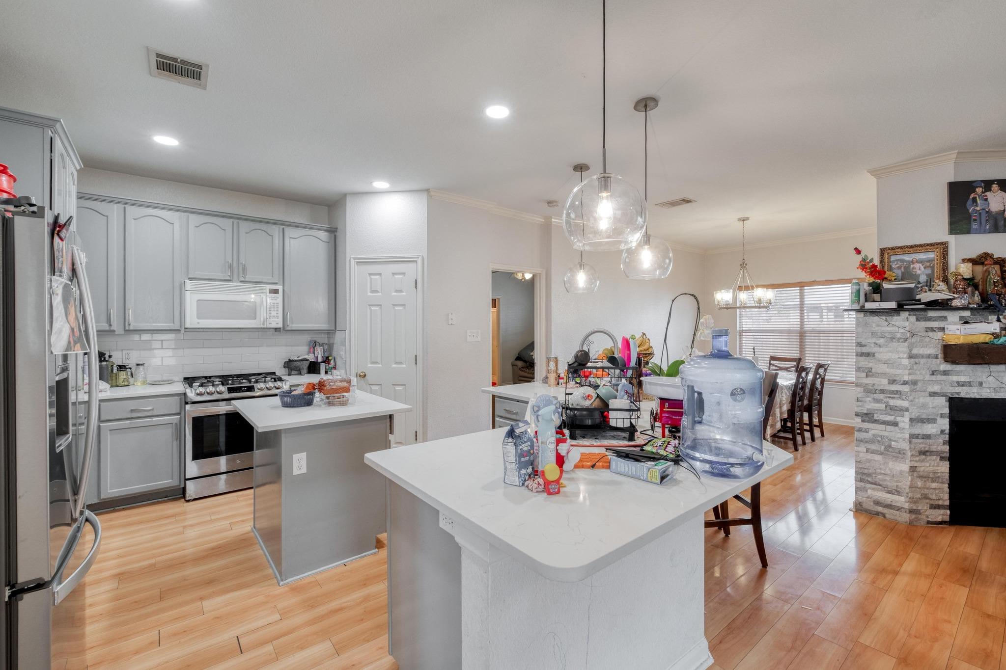 402 Split Oak Dr, Pflugerville, TX 78660