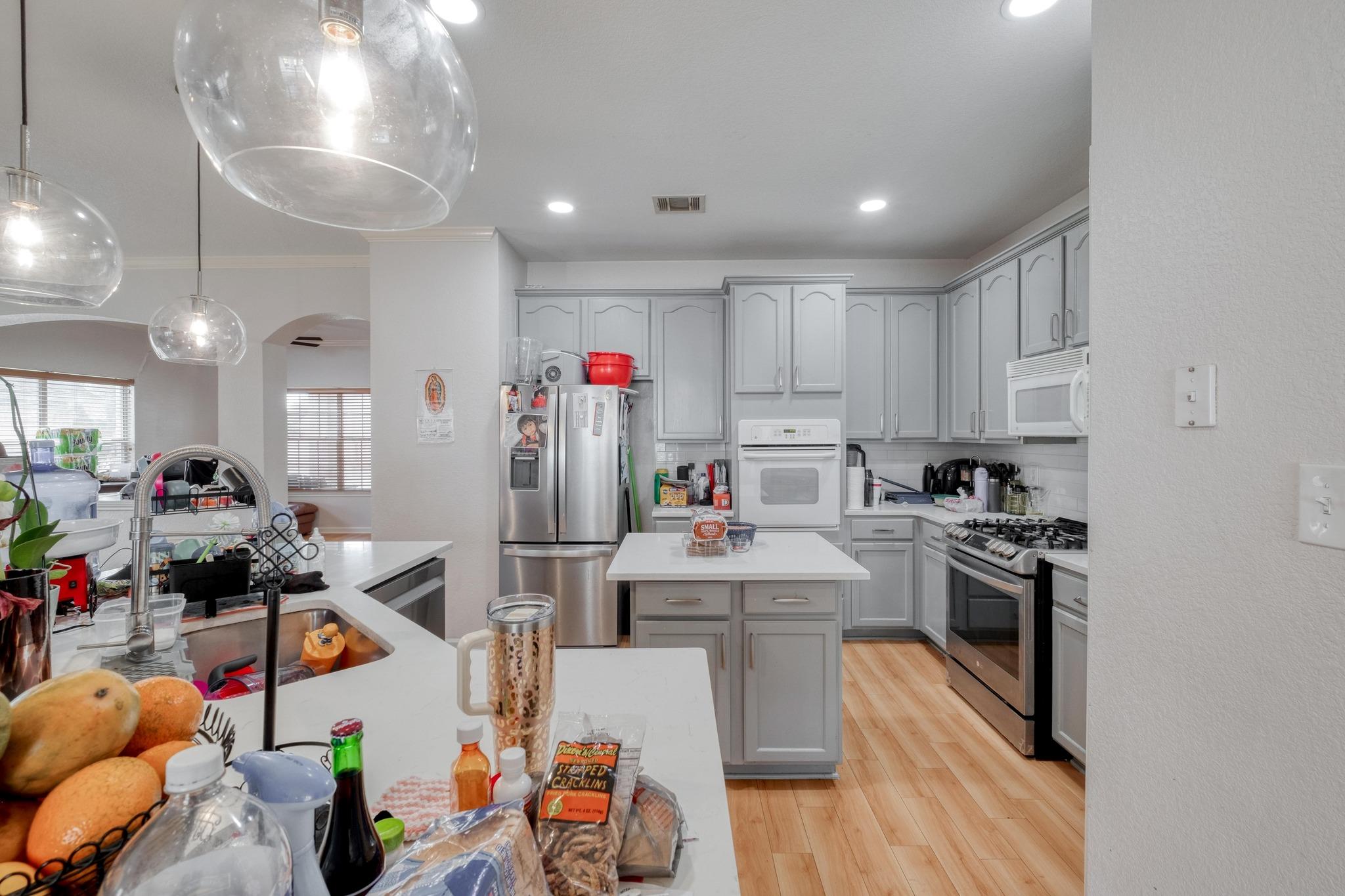 402 Split Oak Dr, Pflugerville, TX 78660